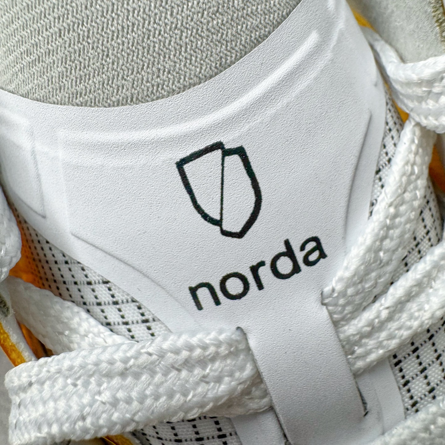 图片[15]-＃纯原 NORDA 001 G+ 轻便户外运动舒适防滑耐磨低帮跑步鞋 Norda是一个来自加拿大的品牌，由两位越野跑者Nicholas Martire 和Willamina Martire夫妇联合其他两位合作者创立，旨在打造全球最佳的越野跑鞋。在品牌正式成立之前，他们邀请了运动员、艺术家和材料专家，共同讨论如何塑造这个全新的品牌。最终，Norda品牌在2020年正式成立，但他们的第一双鞋子Norda001直到2022年1月才发布。在品牌成立的三年里，Norda总共只推出了两款跑鞋，但在配色和其他品牌的合作上却频频发力。包括Zegna、Ciele和Satisfy等跑步圈里的当红品牌，都进行了联名。Zegna更是在今年年初收购了一部分Norda的股份，并宣称将会在未来投入更多资金支持品牌的发展。尺码：36 36.5 37.5 38 38.5 39 40 40.5 41 42 42.5 43 44 44.5 45 46-选品中心