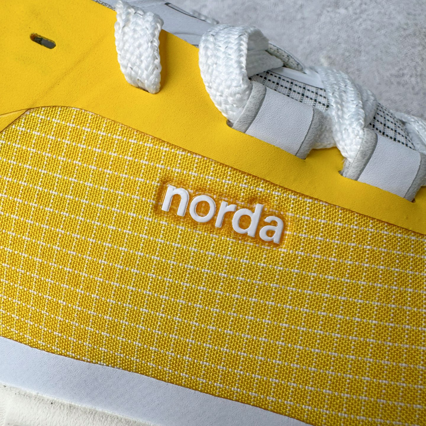 图片[19]-＃纯原 NORDA 001 G+ 轻便户外运动舒适防滑耐磨低帮跑步鞋 Norda是一个来自加拿大的品牌，由两位越野跑者Nicholas Martire 和Willamina Martire夫妇联合其他两位合作者创立，旨在打造全球最佳的越野跑鞋。在品牌正式成立之前，他们邀请了运动员、艺术家和材料专家，共同讨论如何塑造这个全新的品牌。最终，Norda品牌在2020年正式成立，但他们的第一双鞋子Norda001直到2022年1月才发布。在品牌成立的三年里，Norda总共只推出了两款跑鞋，但在配色和其他品牌的合作上却频频发力。包括Zegna、Ciele和Satisfy等跑步圈里的当红品牌，都进行了联名。Zegna更是在今年年初收购了一部分Norda的股份，并宣称将会在未来投入更多资金支持品牌的发展。尺码：36 36.5 37.5 38 38.5 39 40 40.5 41 42 42.5 43 44 44.5 45 46-选品中心