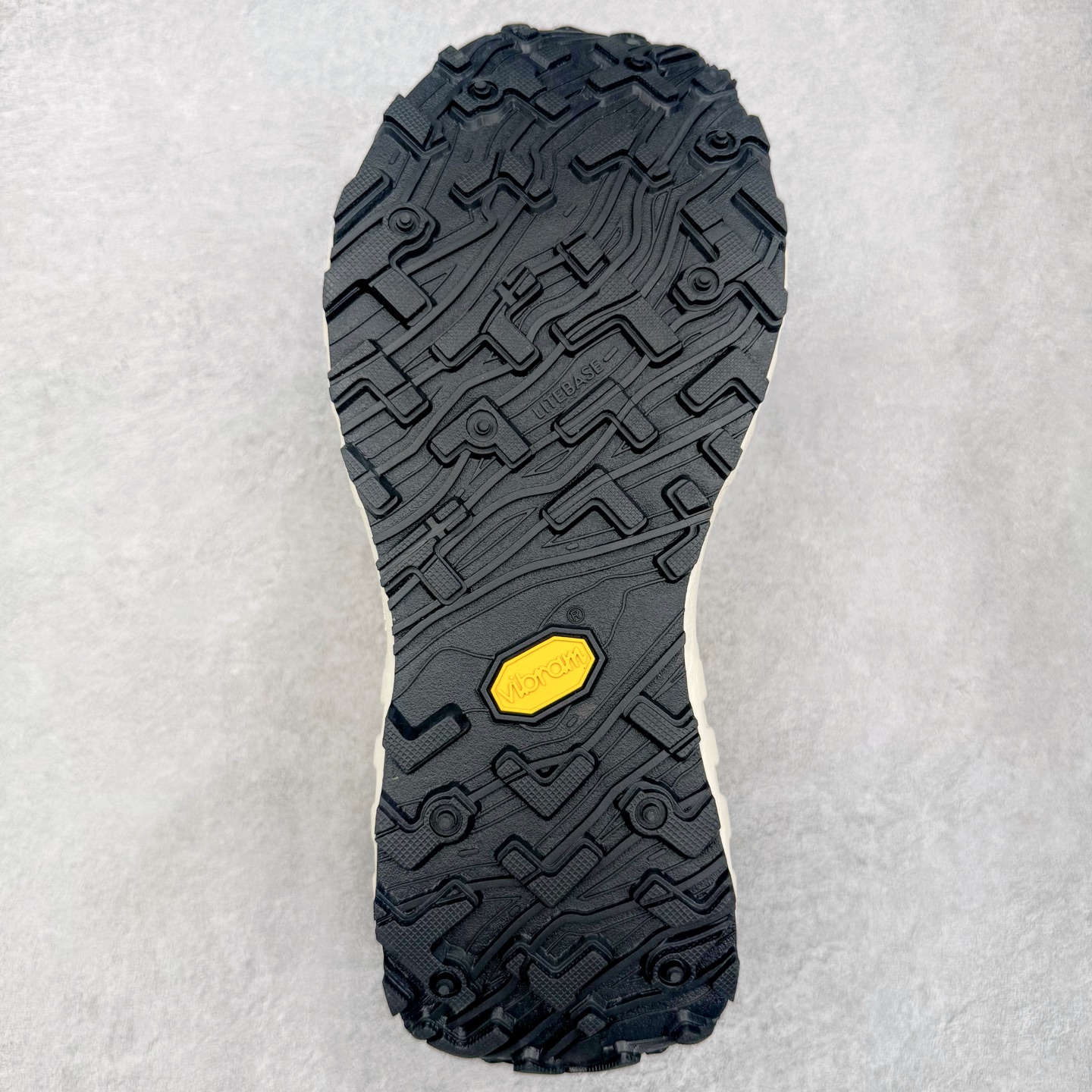 图片[9]-＃纯原 NORDA 001 G+ 轻便户外运动舒适防滑耐磨低帮跑步鞋 Norda是一个来自加拿大的品牌，由两位越野跑者Nicholas Martire 和Willamina Martire夫妇联合其他两位合作者创立，旨在打造全球最佳的越野跑鞋。在品牌正式成立之前，他们邀请了运动员、艺术家和材料专家，共同讨论如何塑造这个全新的品牌。最终，Norda品牌在2020年正式成立，但他们的第一双鞋子Norda001直到2022年1月才发布。在品牌成立的三年里，Norda总共只推出了两款跑鞋，但在配色和其他品牌的合作上却频频发力。包括Zegna、Ciele和Satisfy等跑步圈里的当红品牌，都进行了联名。Zegna更是在今年年初收购了一部分Norda的股份，并宣称将会在未来投入更多资金支持品牌的发展。尺码：36 36.5 37.5 38 38.5 39 40 40.5 41 42 42.5 43 44 44.5 45 46-选品中心