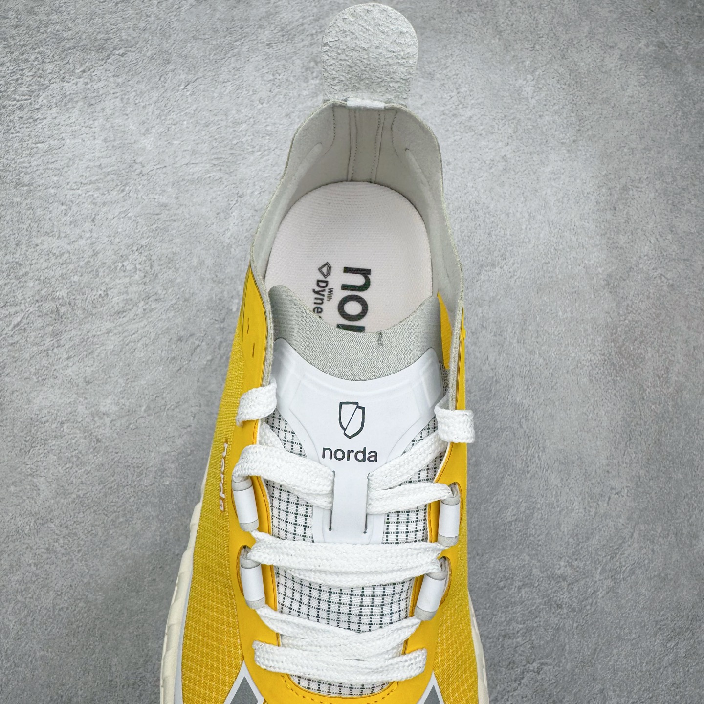 图片[5]-＃纯原 NORDA 001 G+ 轻便户外运动舒适防滑耐磨低帮跑步鞋 Norda是一个来自加拿大的品牌，由两位越野跑者Nicholas Martire 和Willamina Martire夫妇联合其他两位合作者创立，旨在打造全球最佳的越野跑鞋。在品牌正式成立之前，他们邀请了运动员、艺术家和材料专家，共同讨论如何塑造这个全新的品牌。最终，Norda品牌在2020年正式成立，但他们的第一双鞋子Norda001直到2022年1月才发布。在品牌成立的三年里，Norda总共只推出了两款跑鞋，但在配色和其他品牌的合作上却频频发力。包括Zegna、Ciele和Satisfy等跑步圈里的当红品牌，都进行了联名。Zegna更是在今年年初收购了一部分Norda的股份，并宣称将会在未来投入更多资金支持品牌的发展。尺码：36 36.5 37.5 38 38.5 39 40 40.5 41 42 42.5 43 44 44.5 45 46-选品中心