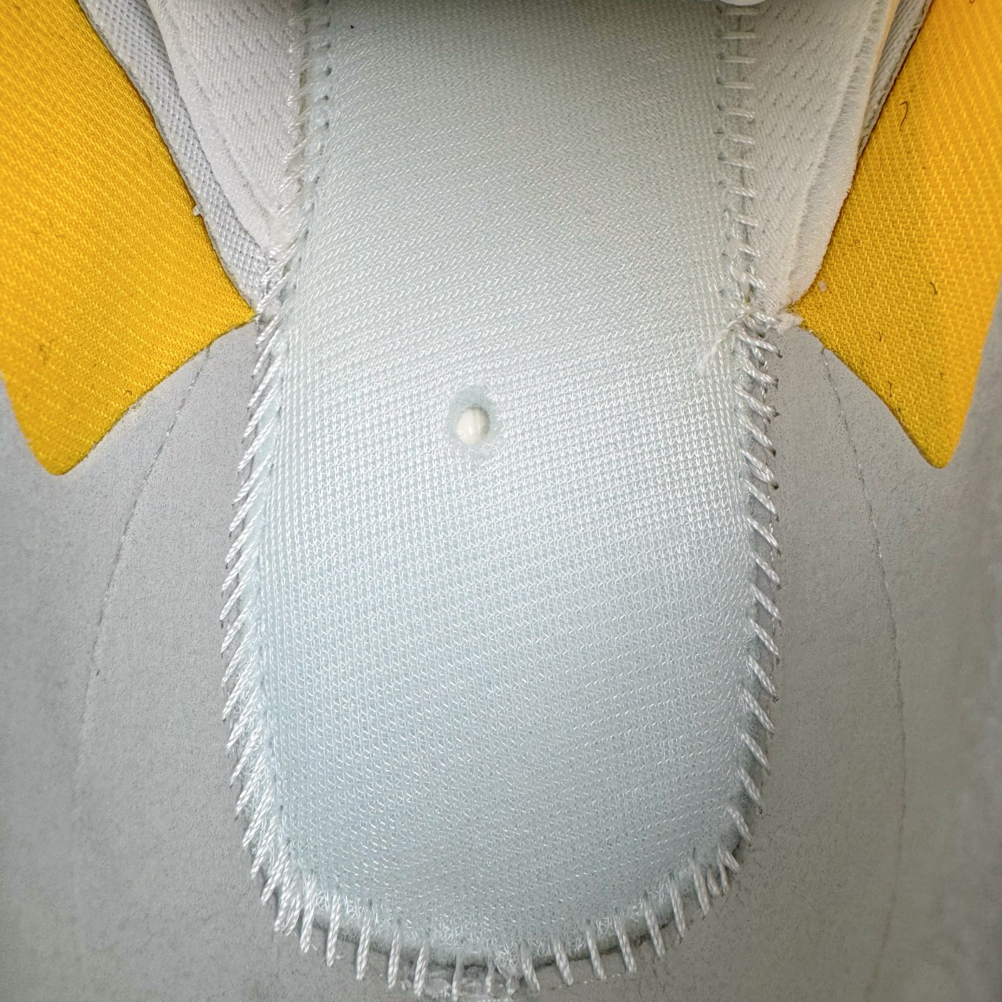 图片[12]-＃纯原 NORDA 001 G+ 轻便户外运动舒适防滑耐磨低帮跑步鞋 Norda是一个来自加拿大的品牌，由两位越野跑者Nicholas Martire 和Willamina Martire夫妇联合其他两位合作者创立，旨在打造全球最佳的越野跑鞋。在品牌正式成立之前，他们邀请了运动员、艺术家和材料专家，共同讨论如何塑造这个全新的品牌。最终，Norda品牌在2020年正式成立，但他们的第一双鞋子Norda001直到2022年1月才发布。在品牌成立的三年里，Norda总共只推出了两款跑鞋，但在配色和其他品牌的合作上却频频发力。包括Zegna、Ciele和Satisfy等跑步圈里的当红品牌，都进行了联名。Zegna更是在今年年初收购了一部分Norda的股份，并宣称将会在未来投入更多资金支持品牌的发展。尺码：36 36.5 37.5 38 38.5 39 40 40.5 41 42 42.5 43 44 44.5 45 46-选品中心