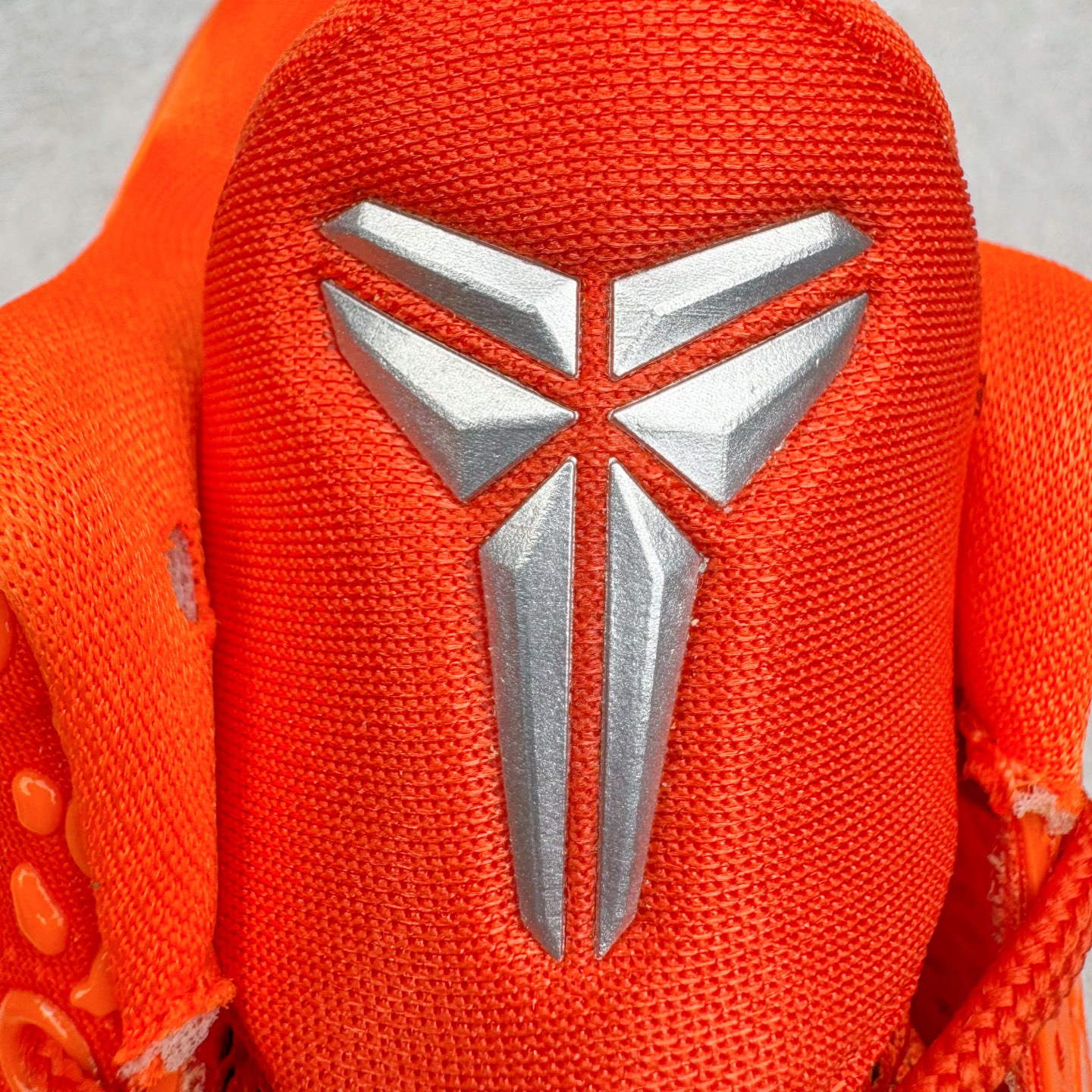 图片[13]-＃BS纯原 NK Zoom Kobe 6 Protro 科比六代 橙银色 IH1871-800 圈内顶级批次 完美复刻公司货 前掌超大Zoom Turbo气垫 后掌EVA缓震 真正的原汁原味 还原ZP脚感 全身鞋材卡料色独家定制 唯一正确喷漆工艺Swoosh 正确凹凸蛇鳞工艺 正确鞋面渐变效果 内全置真动飞态线 独立原厂模具 最大尺码达到48.5码 首批不拼图大几率过验 亲测已过 支持各种高强度实战 无需担心 上脚价 补货周期极长 脚宽建议买大半码 科比系列前掌偏窄 不影响二次销售 支持七天无理由退换 尺码：40 40.5 41 42 42.5 43 44 44.5 45 45.5 46 47.5 48.5-选品中心