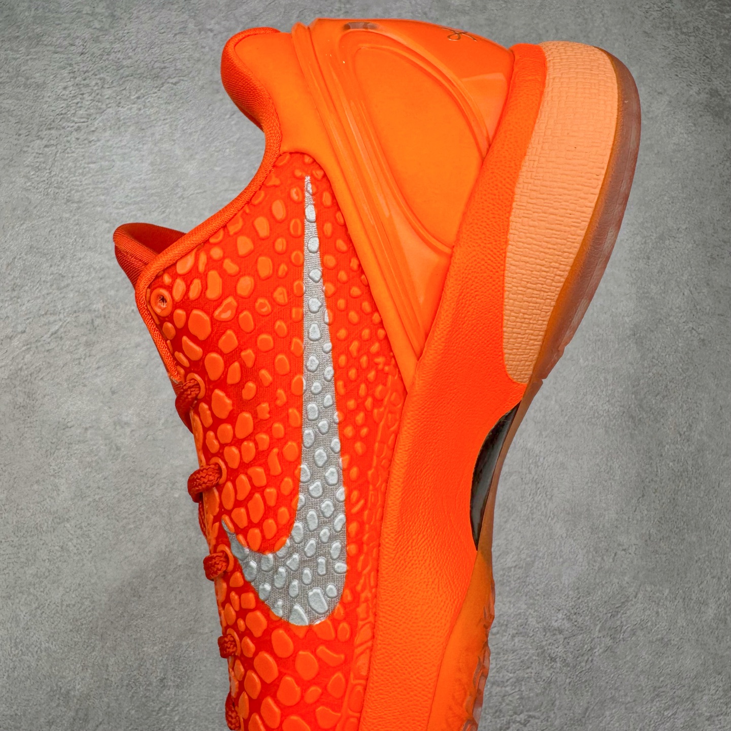 图片[7]-＃BS纯原 NK Zoom Kobe 6 Protro 科比六代 橙银色 IH1871-800 圈内顶级批次 完美复刻公司货 前掌超大Zoom Turbo气垫 后掌EVA缓震 真正的原汁原味 还原ZP脚感 全身鞋材卡料色独家定制 唯一正确喷漆工艺Swoosh 正确凹凸蛇鳞工艺 正确鞋面渐变效果 内全置真动飞态线 独立原厂模具 最大尺码达到48.5码 首批不拼图大几率过验 亲测已过 支持各种高强度实战 无需担心 上脚价 补货周期极长 脚宽建议买大半码 科比系列前掌偏窄 不影响二次销售 支持七天无理由退换 尺码：40 40.5 41 42 42.5 43 44 44.5 45 45.5 46 47.5 48.5-选品中心