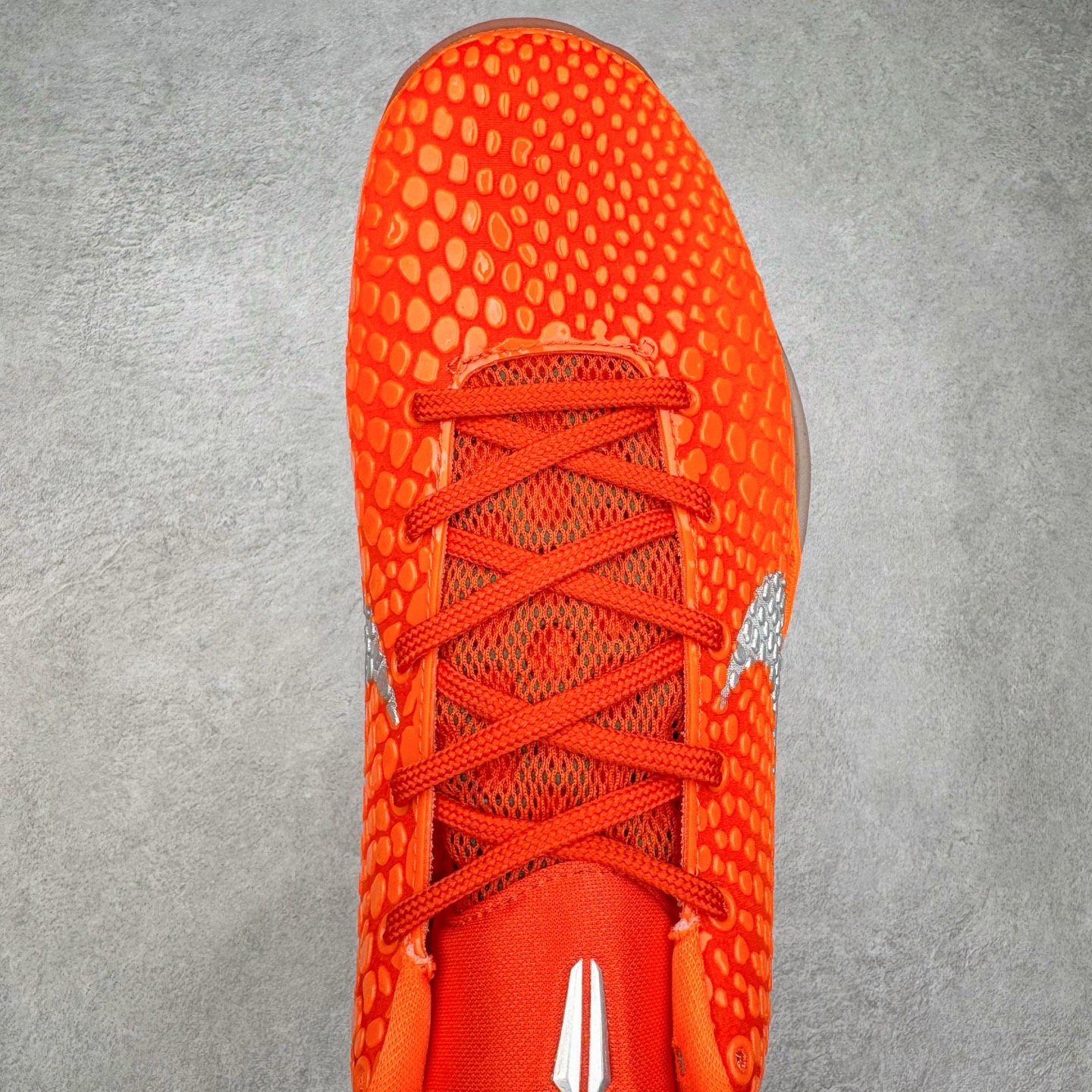 图片[4]-＃BS纯原 NK Zoom Kobe 6 Protro 科比六代 橙银色 IH1871-800 圈内顶级批次 完美复刻公司货 前掌超大Zoom Turbo气垫 后掌EVA缓震 真正的原汁原味 还原ZP脚感 全身鞋材卡料色独家定制 唯一正确喷漆工艺Swoosh 正确凹凸蛇鳞工艺 正确鞋面渐变效果 内全置真动飞态线 独立原厂模具 最大尺码达到48.5码 首批不拼图大几率过验 亲测已过 支持各种高强度实战 无需担心 上脚价 补货周期极长 脚宽建议买大半码 科比系列前掌偏窄 不影响二次销售 支持七天无理由退换 尺码：40 40.5 41 42 42.5 43 44 44.5 45 45.5 46 47.5 48.5-选品中心