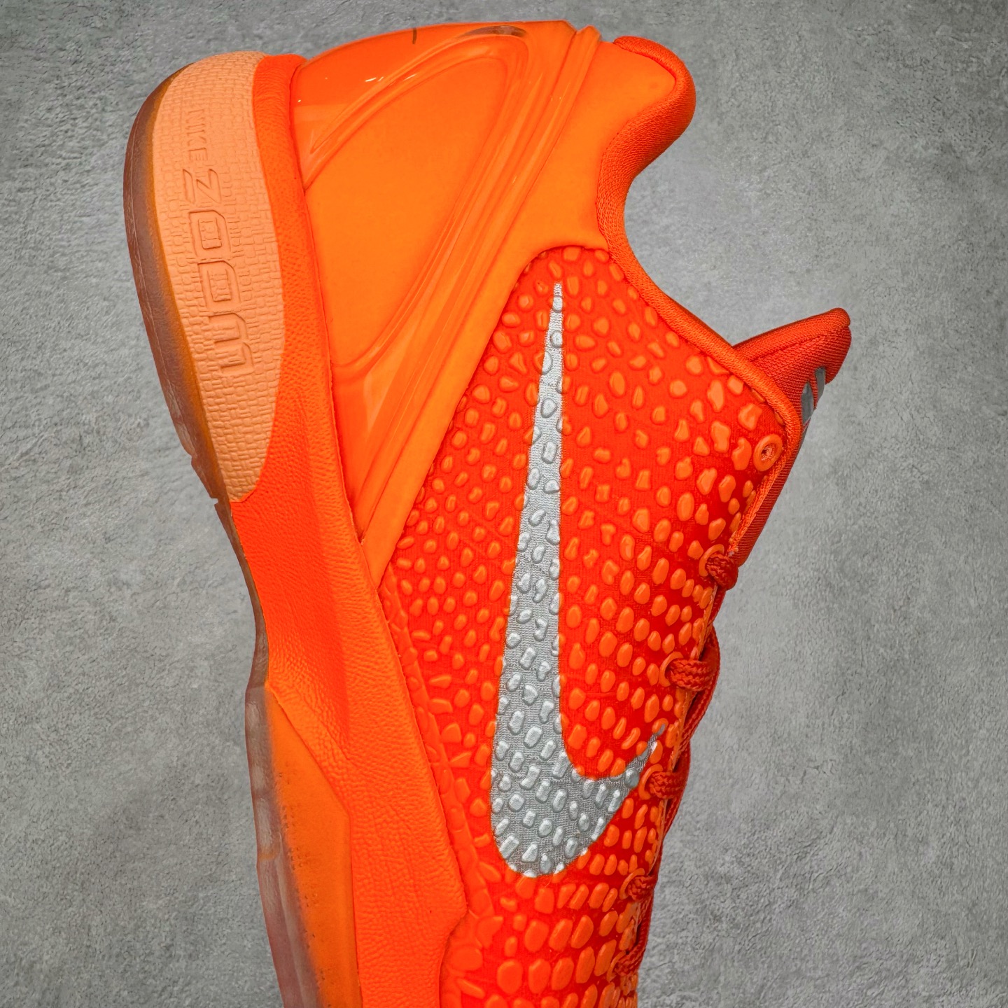 图片[6]-＃BS纯原 NK Zoom Kobe 6 Protro 科比六代 橙银色 IH1871-800 圈内顶级批次 完美复刻公司货 前掌超大Zoom Turbo气垫 后掌EVA缓震 真正的原汁原味 还原ZP脚感 全身鞋材卡料色独家定制 唯一正确喷漆工艺Swoosh 正确凹凸蛇鳞工艺 正确鞋面渐变效果 内全置真动飞态线 独立原厂模具 最大尺码达到48.5码 首批不拼图大几率过验 亲测已过 支持各种高强度实战 无需担心 上脚价 补货周期极长 脚宽建议买大半码 科比系列前掌偏窄 不影响二次销售 支持七天无理由退换 尺码：40 40.5 41 42 42.5 43 44 44.5 45 45.5 46 47.5 48.5-选品中心