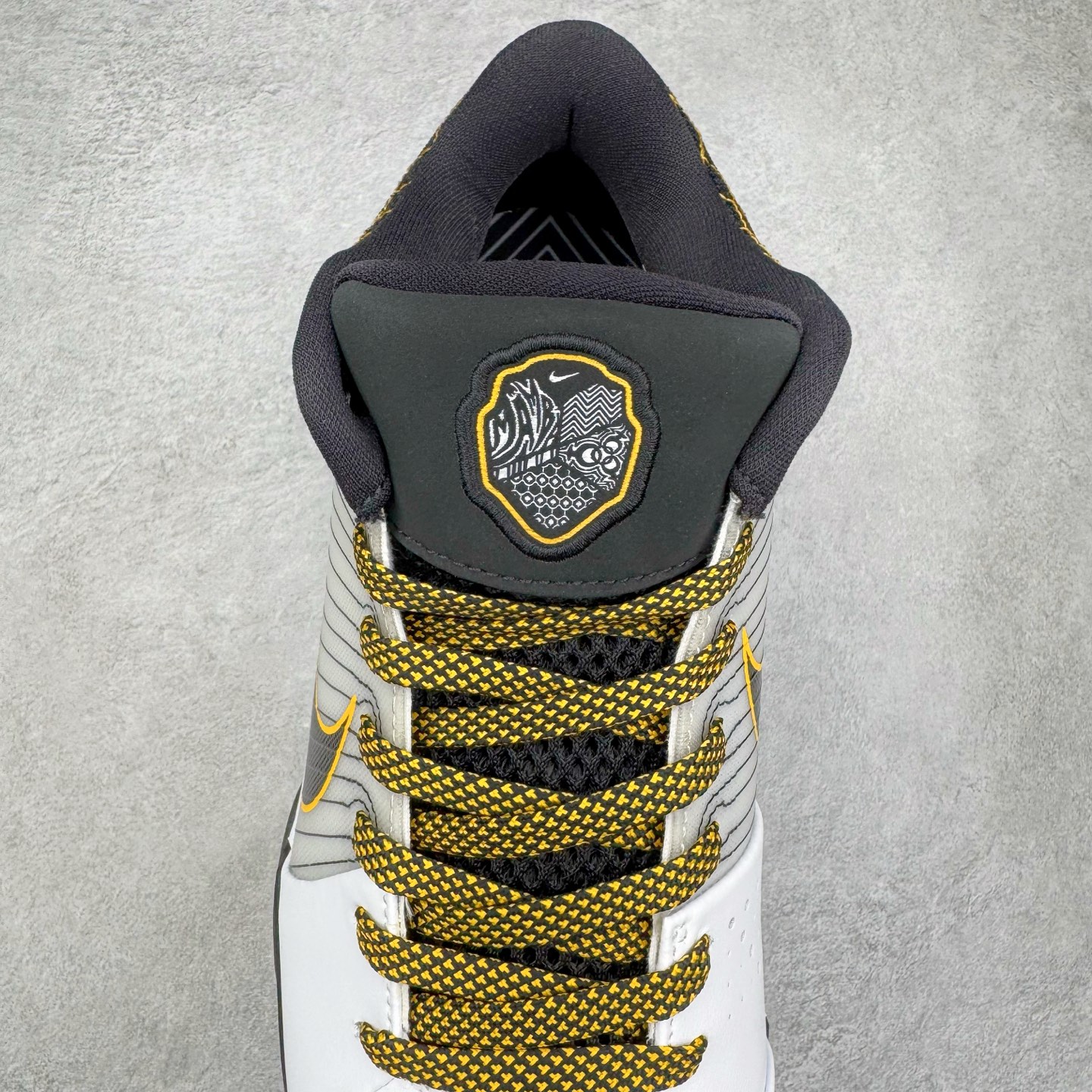 图片[5]-＃BS纯原 NK Zoom Kobe 4 Protro 科比四代 季后赛 AV6339-101 Zoom Turbo气垫➕后掌EVA缓震 实战配置直接拉满 原楦纸板开发 鞋身流线型、后跟塑形 区分土肥圆 原档数据3D打印 鞋面细节匹配原版 全身鞋材卡料色独家定制 唯一正确喷漆 SWOOSH NK专利Flyknit飞线科技 给予鞋身足够抗扭矩力 真实底模最大48.5 实战利器 专供海外市场 尺码：40 40.5 41 42 42.5 43 44 44.5 45 46 47.5 48.5 （脚宽、脚胖 建议买大半码）-选品中心