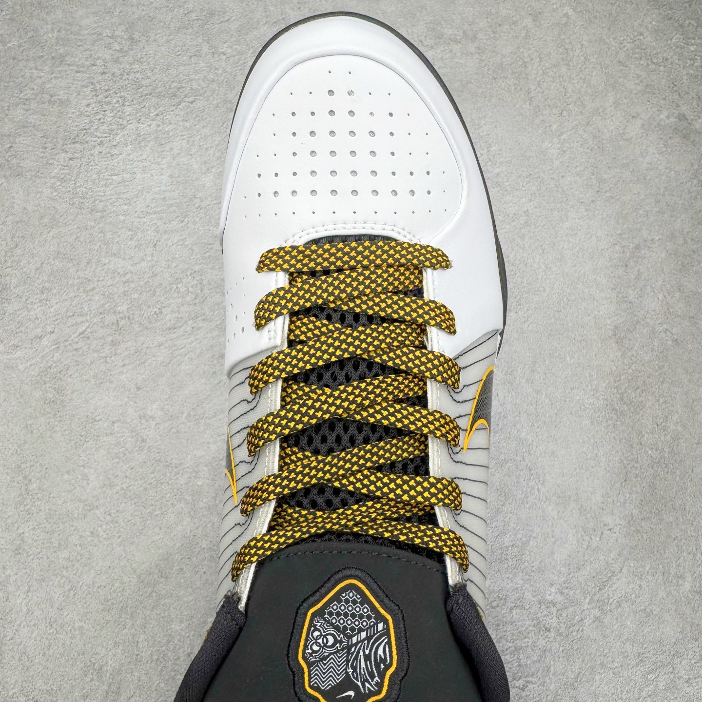 图片[4]-＃BS纯原 NK Zoom Kobe 4 Protro 科比四代 季后赛 AV6339-101 Zoom Turbo气垫➕后掌EVA缓震 实战配置直接拉满 原楦纸板开发 鞋身流线型、后跟塑形 区分土肥圆 原档数据3D打印 鞋面细节匹配原版 全身鞋材卡料色独家定制 唯一正确喷漆 SWOOSH NK专利Flyknit飞线科技 给予鞋身足够抗扭矩力 真实底模最大48.5 实战利器 专供海外市场 尺码：40 40.5 41 42 42.5 43 44 44.5 45 46 47.5 48.5 （脚宽、脚胖 建议买大半码）-选品中心