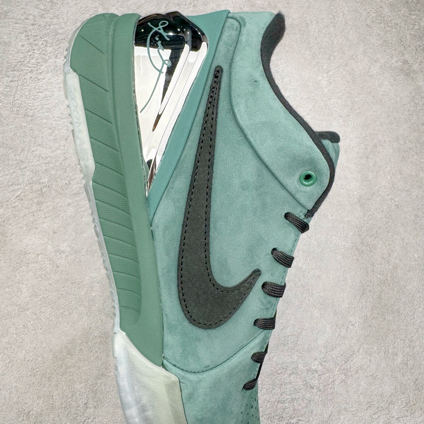 图片[6]-＃BS纯原 NK Zoom Kobe 4 科比四代 电镀银绿色 FQ3545-300 Zoom Turbo气垫➕后掌EVA缓震 实战配置直接拉满 原楦纸板开发 鞋身流线型、后跟塑形 区分土肥圆 原档数据3D打印 鞋面细节匹配原版 全身鞋材卡料色独家定制 唯一正确喷漆 SWOOSH NK专利Flyknit飞线科技 给予鞋身足够抗扭矩力 真实底模最大48.5 实战利器 专供海外市场 男女鞋 尺码：36 36.5 37.5 38 38.5 39 40 40.5 41 42 42.5 43 44 44.5 45 46 47.5 （脚宽、脚胖 建议买大半码）-选品中心