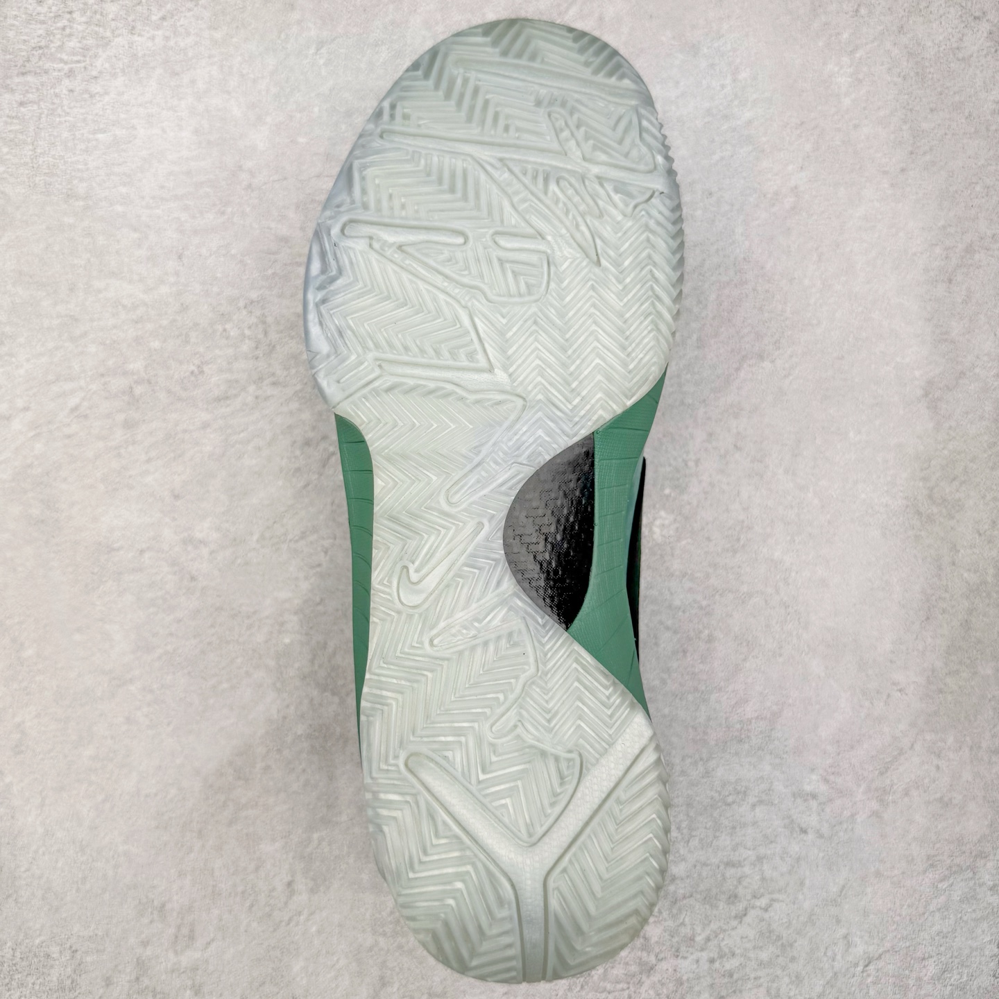 图片[9]-＃BS纯原 NK Zoom Kobe 4 科比四代 电镀银绿色 FQ3545-300 Zoom Turbo气垫➕后掌EVA缓震 实战配置直接拉满 原楦纸板开发 鞋身流线型、后跟塑形 区分土肥圆 原档数据3D打印 鞋面细节匹配原版 全身鞋材卡料色独家定制 唯一正确喷漆 SWOOSH NK专利Flyknit飞线科技 给予鞋身足够抗扭矩力 真实底模最大48.5 实战利器 专供海外市场 男女鞋 尺码：36 36.5 37.5 38 38.5 39 40 40.5 41 42 42.5 43 44 44.5 45 46 47.5 （脚宽、脚胖 建议买大半码）-选品中心