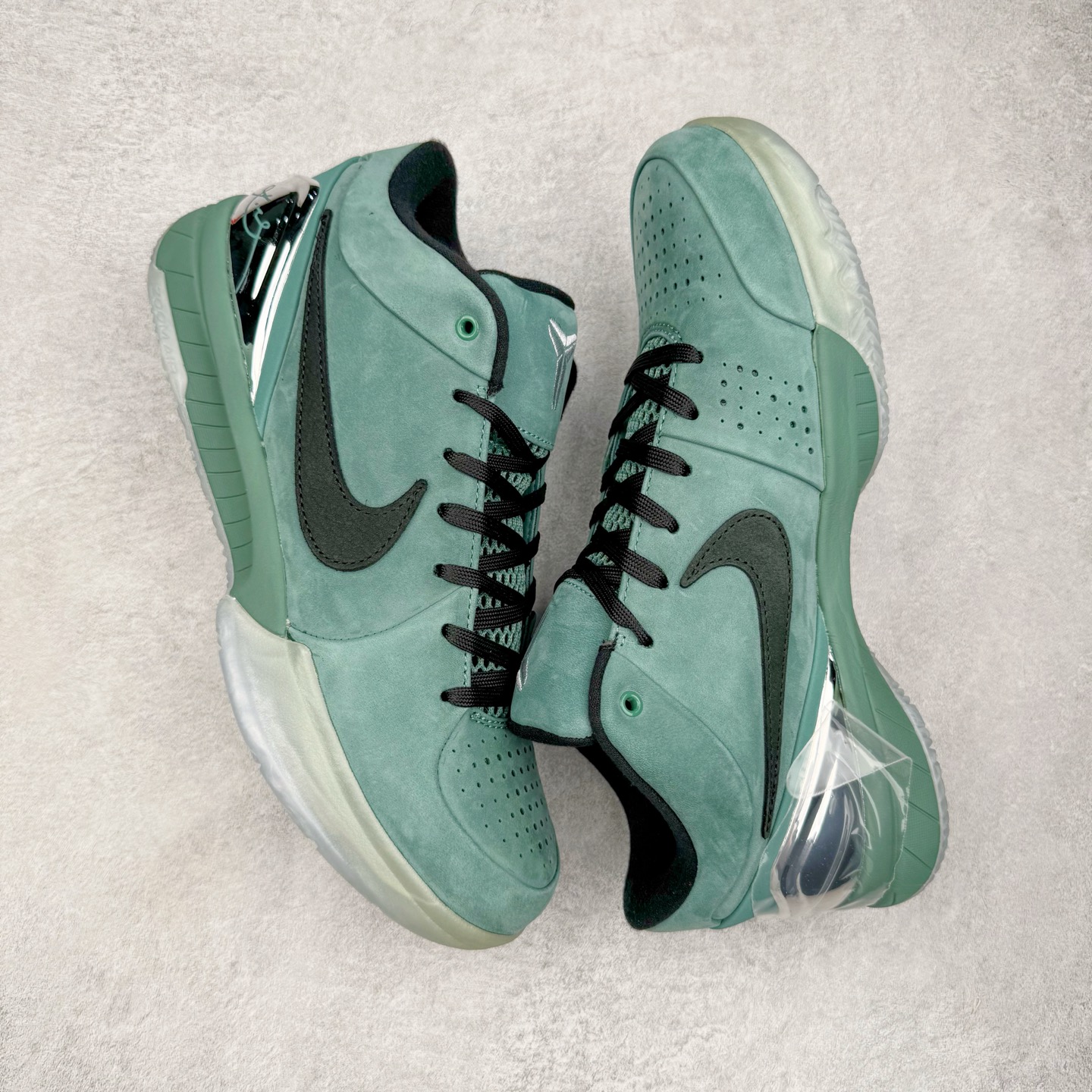 图片[3]-＃BS纯原 NK Zoom Kobe 4 科比四代 电镀银绿色 FQ3545-300 Zoom Turbo气垫➕后掌EVA缓震 实战配置直接拉满 原楦纸板开发 鞋身流线型、后跟塑形 区分土肥圆 原档数据3D打印 鞋面细节匹配原版 全身鞋材卡料色独家定制 唯一正确喷漆 SWOOSH NK专利Flyknit飞线科技 给予鞋身足够抗扭矩力 真实底模最大48.5 实战利器 专供海外市场 男女鞋 尺码：36 36.5 37.5 38 38.5 39 40 40.5 41 42 42.5 43 44 44.5 45 46 47.5 （脚宽、脚胖 建议买大半码）-选品中心