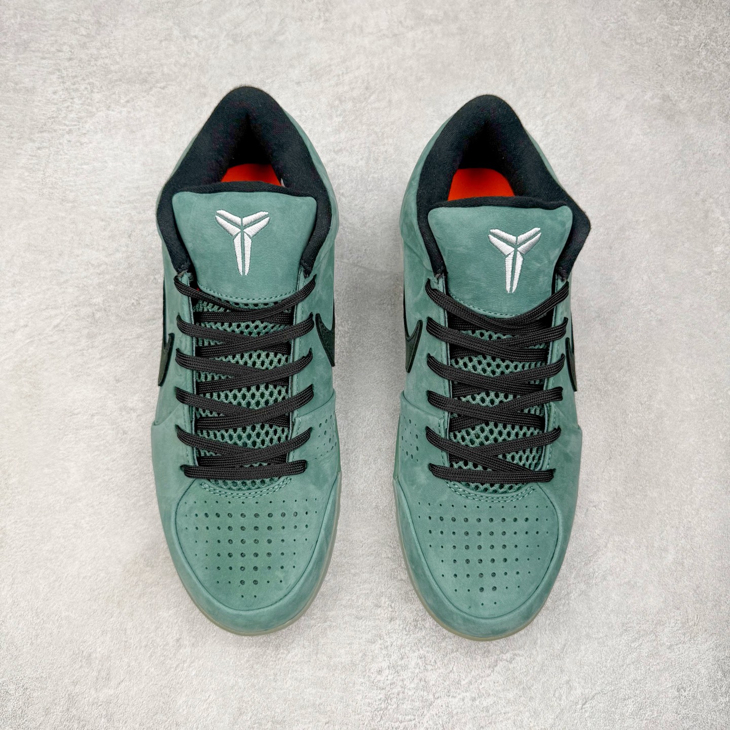 图片[2]-＃BS纯原 NK Zoom Kobe 4 科比四代 电镀银绿色 FQ3545-300 Zoom Turbo气垫➕后掌EVA缓震 实战配置直接拉满 原楦纸板开发 鞋身流线型、后跟塑形 区分土肥圆 原档数据3D打印 鞋面细节匹配原版 全身鞋材卡料色独家定制 唯一正确喷漆 SWOOSH NK专利Flyknit飞线科技 给予鞋身足够抗扭矩力 真实底模最大48.5 实战利器 专供海外市场 男女鞋 尺码：36 36.5 37.5 38 38.5 39 40 40.5 41 42 42.5 43 44 44.5 45 46 47.5 （脚宽、脚胖 建议买大半码）-选品中心