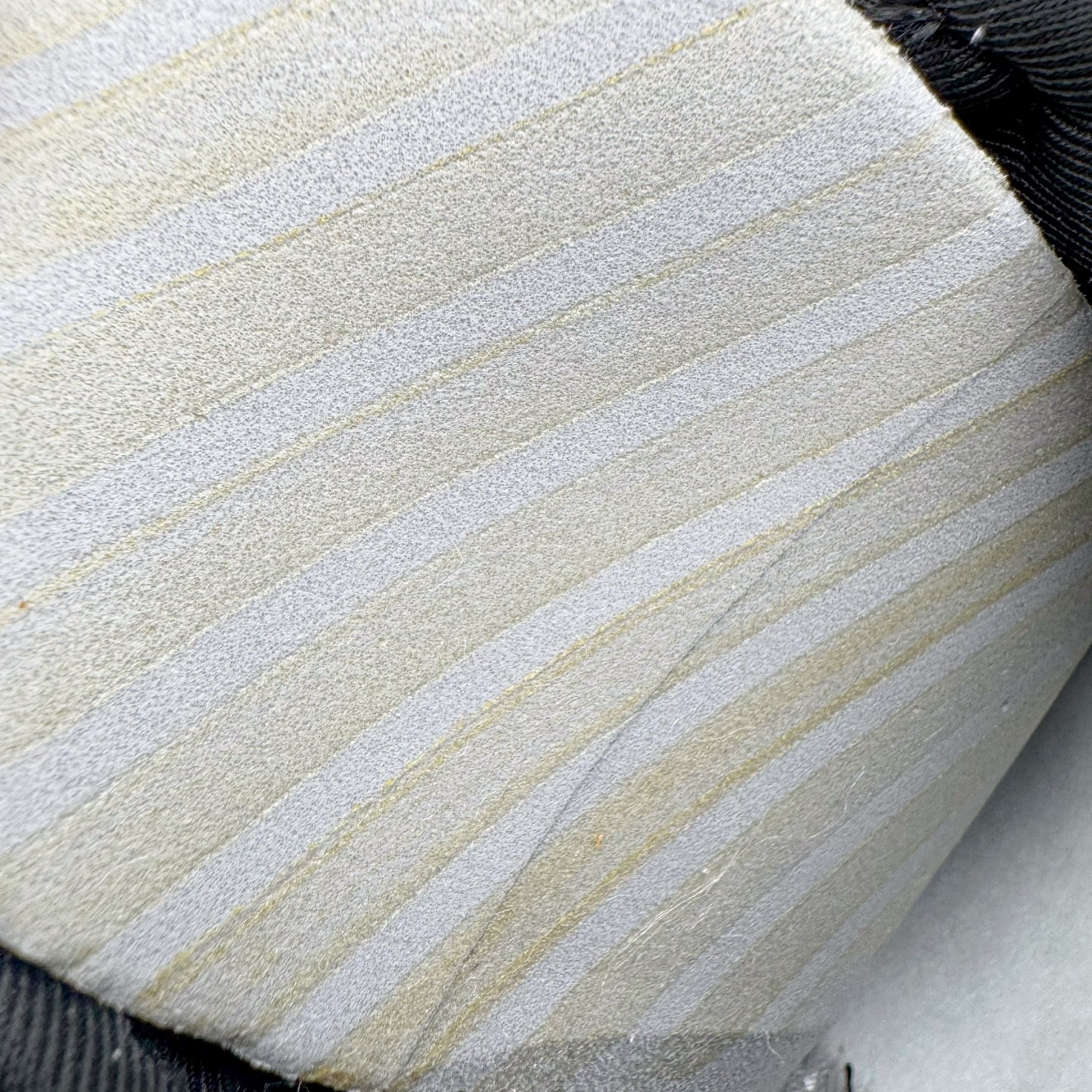 图片[11]-＃HP纯原 NK V2K Runtekk 减震防滑低帮 复古老爹鞋跑步鞋 FN6703-001 鞋款被命名为 Runtekk 设计上借鉴了 2000 年的跑鞋风格 配色上以金属银为主调 简练又有复古运动气质 材质上使用大面积网眼、皮革、TPU 组成 支撑和透气性肯定不错 中底处由 Cushlon 泡绵打造 保证在压马路时可以提供优秀脚感 并通过一手做旧氧化效果突出复古感 中底造型很容易让大家联想到巴黎世家3XL 增高效果同样不能忽视 尺码：35.5 36 36.5 37.5 38 38.5 39 40 40.5 41 42 42.5 43 44 44.5 45 46-选品中心