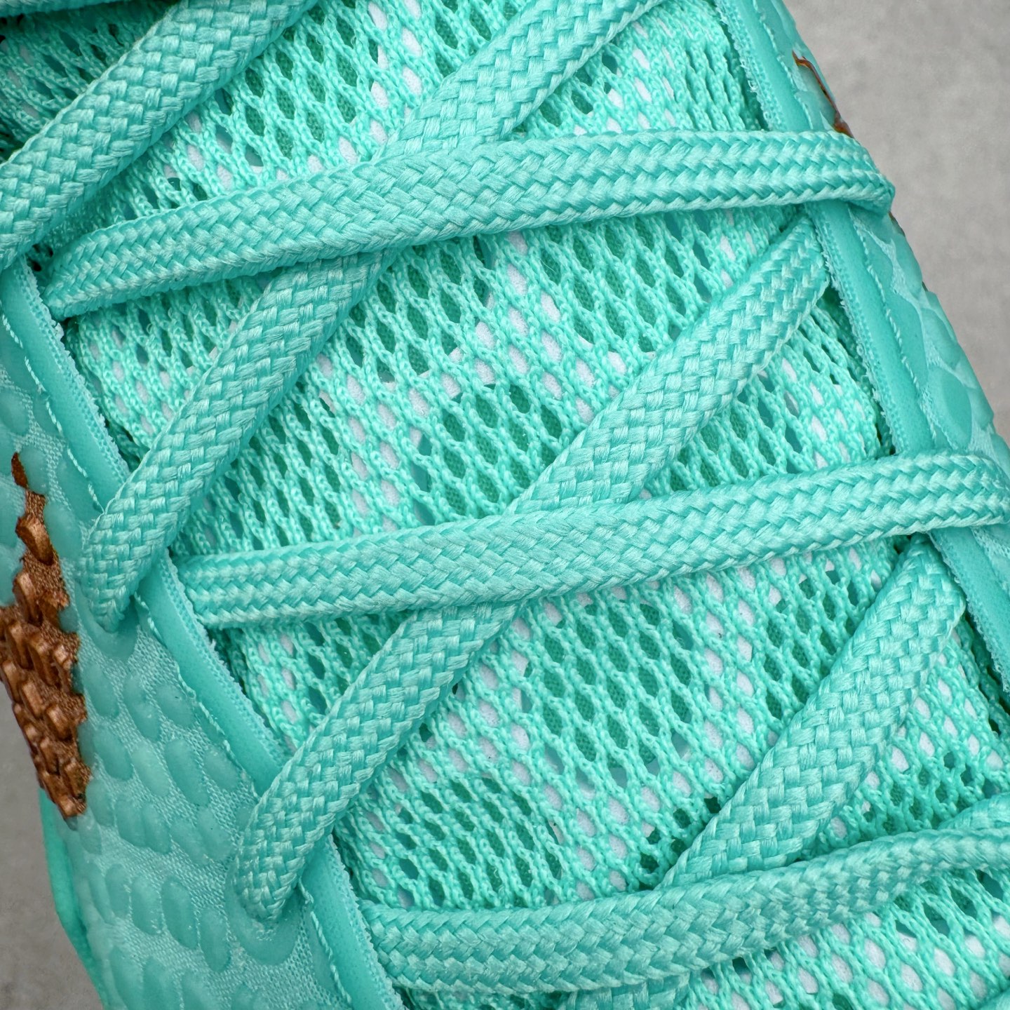 图片[16]-＃S2 NK Zoom Kobe 6 Protro 科比六代 杰伦布伦森 自由女神 IO5774-300 圈内顶级批次 完美复刻公司货 前掌超大Zoom Turbo气垫 后掌EVA缓震 真正的原汁原味 还原ZP脚感 全身鞋材卡料色独家定制 唯一正确喷漆工艺Swoosh 正确凹凸蛇鳞工艺 正确鞋面渐变效果 内全置真动飞态线 独立原厂模具 最大尺码达到48.5码 首批不拼图大几率过验 亲测已过 支持各种高强度实战 无需担心 上脚价 补货周期极长 脚宽建议买大半码 科比系列前掌偏窄 不影响二次销售 支持七天无理由退换 尺码：40 40.5 41 42 42.5 43 44 44.5 45 45.5 46 47.5 48.5-选品中心