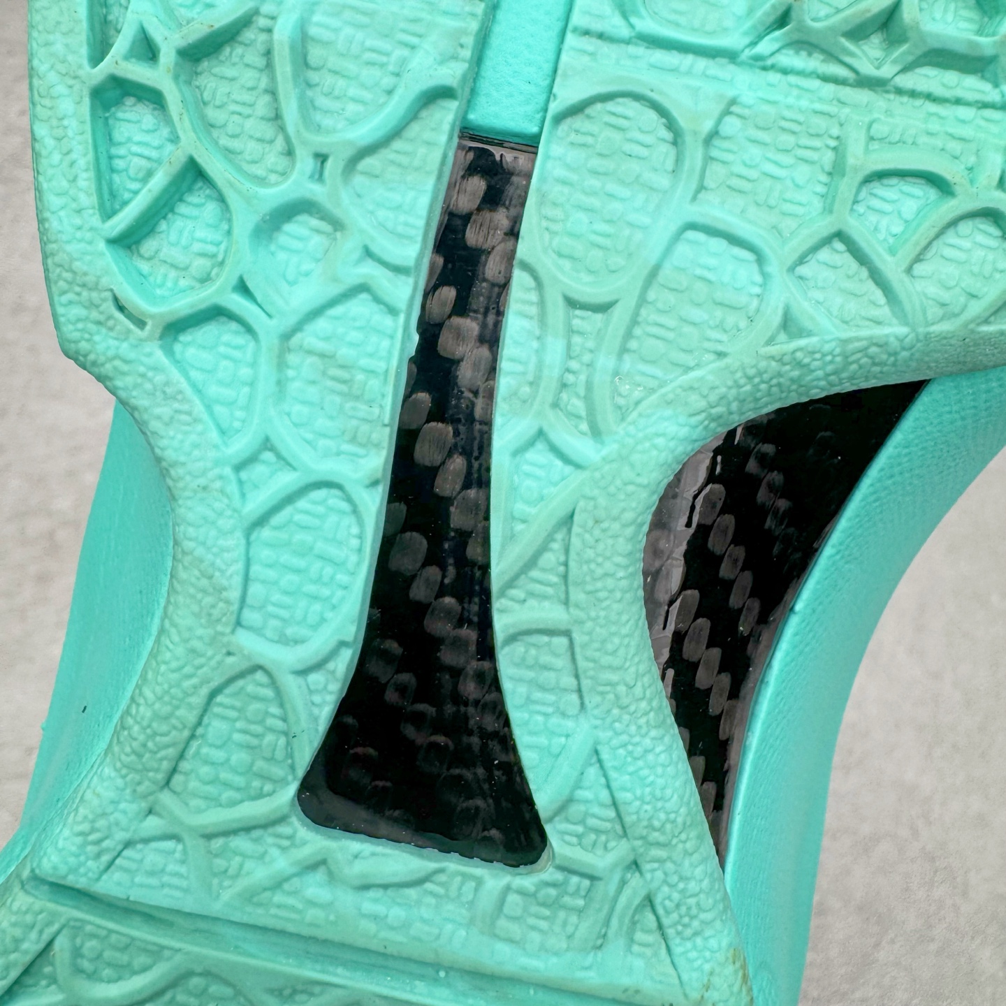 图片[20]-＃S2 NK Zoom Kobe 6 Protro 科比六代 杰伦布伦森 自由女神 IO5774-300 圈内顶级批次 完美复刻公司货 前掌超大Zoom Turbo气垫 后掌EVA缓震 真正的原汁原味 还原ZP脚感 全身鞋材卡料色独家定制 唯一正确喷漆工艺Swoosh 正确凹凸蛇鳞工艺 正确鞋面渐变效果 内全置真动飞态线 独立原厂模具 最大尺码达到48.5码 首批不拼图大几率过验 亲测已过 支持各种高强度实战 无需担心 上脚价 补货周期极长 脚宽建议买大半码 科比系列前掌偏窄 不影响二次销售 支持七天无理由退换 尺码：40 40.5 41 42 42.5 43 44 44.5 45 45.5 46 47.5 48.5-选品中心