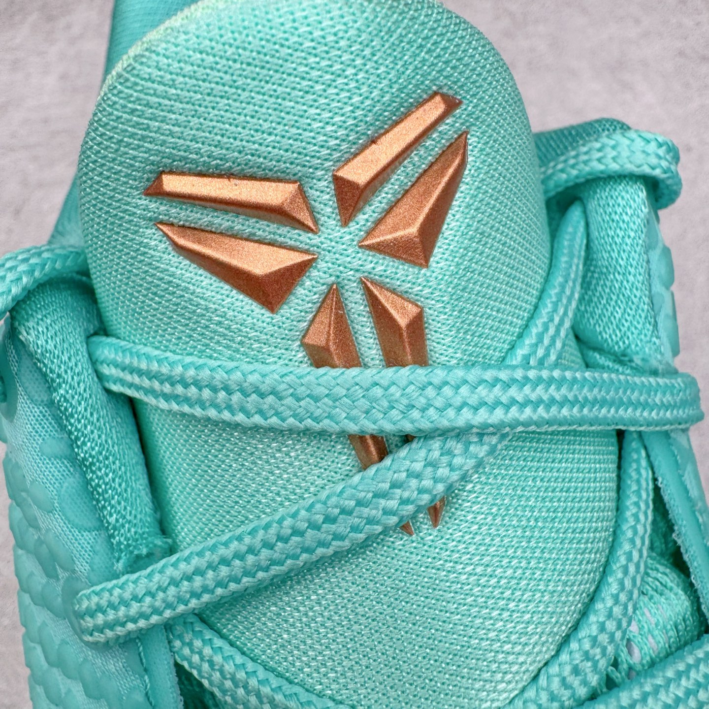 图片[15]-＃S2 NK Zoom Kobe 6 Protro 科比六代 杰伦布伦森 自由女神 IO5774-300 圈内顶级批次 完美复刻公司货 前掌超大Zoom Turbo气垫 后掌EVA缓震 真正的原汁原味 还原ZP脚感 全身鞋材卡料色独家定制 唯一正确喷漆工艺Swoosh 正确凹凸蛇鳞工艺 正确鞋面渐变效果 内全置真动飞态线 独立原厂模具 最大尺码达到48.5码 首批不拼图大几率过验 亲测已过 支持各种高强度实战 无需担心 上脚价 补货周期极长 脚宽建议买大半码 科比系列前掌偏窄 不影响二次销售 支持七天无理由退换 尺码：40 40.5 41 42 42.5 43 44 44.5 45 45.5 46 47.5 48.5-选品中心