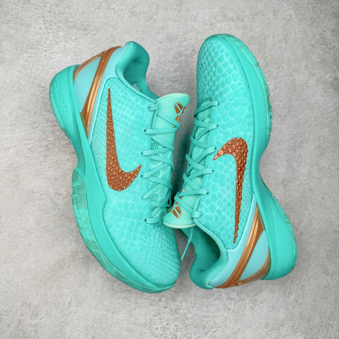 图片[3]-＃S2 NK Zoom Kobe 6 Protro 科比六代 杰伦布伦森 自由女神 IO5774-300 圈内顶级批次 完美复刻公司货 前掌超大Zoom Turbo气垫 后掌EVA缓震 真正的原汁原味 还原ZP脚感 全身鞋材卡料色独家定制 唯一正确喷漆工艺Swoosh 正确凹凸蛇鳞工艺 正确鞋面渐变效果 内全置真动飞态线 独立原厂模具 最大尺码达到48.5码 首批不拼图大几率过验 亲测已过 支持各种高强度实战 无需担心 上脚价 补货周期极长 脚宽建议买大半码 科比系列前掌偏窄 不影响二次销售 支持七天无理由退换 尺码：40 40.5 41 42 42.5 43 44 44.5 45 45.5 46 47.5 48.5-选品中心