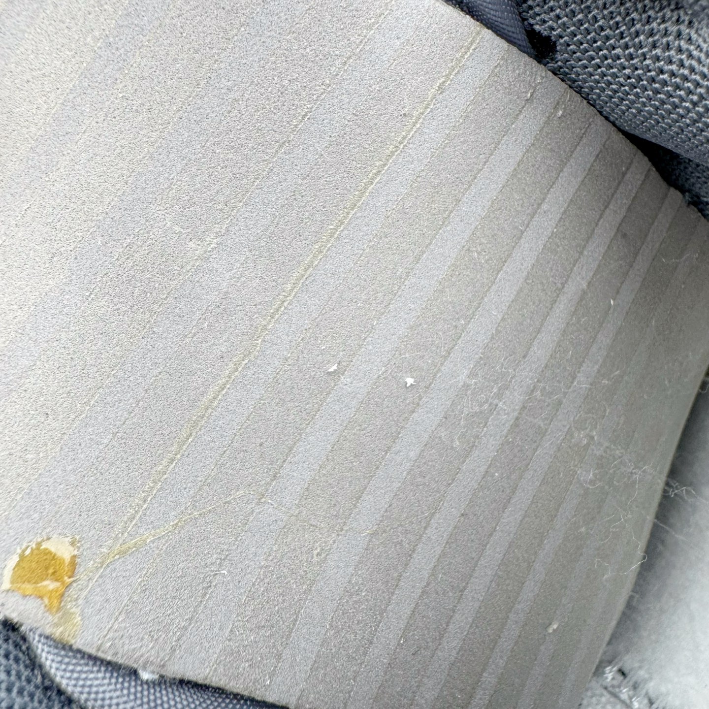 图片[11]-＃YC纯原 NK Dunk Low 封狼居胥 WG0528-111 当白与灰化作鞋身主调，如硝烟与黎明交织，恰似战场初寂后的沉静与凛冽。荔枝纹鞋面宛若铠甲般沉稳利落；侧翼Swoosh破风而出，似狼影掠境，凌厉无声。三道爪痕刻于后跟，似猛兽掠过的战迹，不羁、野性，却始终优雅。灰底踏稳征途，狼烟起于足下，致敬的是心中未熄的壮志与野心。定制系列天花板 无原鞋不开发 全系列得物原鞋一比一校对开发 配色持续更新中 终端对接 优势输出 全套原厂楦头原纸板数据档案倾力打造 原汁原味莞产 极致还原 圈内最强针车工艺 高端零售指定版 广东原厂配套原盒原标 鞋盒分三个尺码段 原厂冲刀 超高清洁度 全鞋零毛边皮料切割 采用原厂百宏鞋带以及原厂百宏织唛舌标 内标可供原厂几率过验 进口原装条纹中底布 四线拉帮白色点胶 原厂拉帮手法遵循公司 原厂电绣 极致还原 尺码：36 36.5 37.5 38 38.5 39 40 40.5 41 42 42.5 43 44 44.5 45 46-选品中心