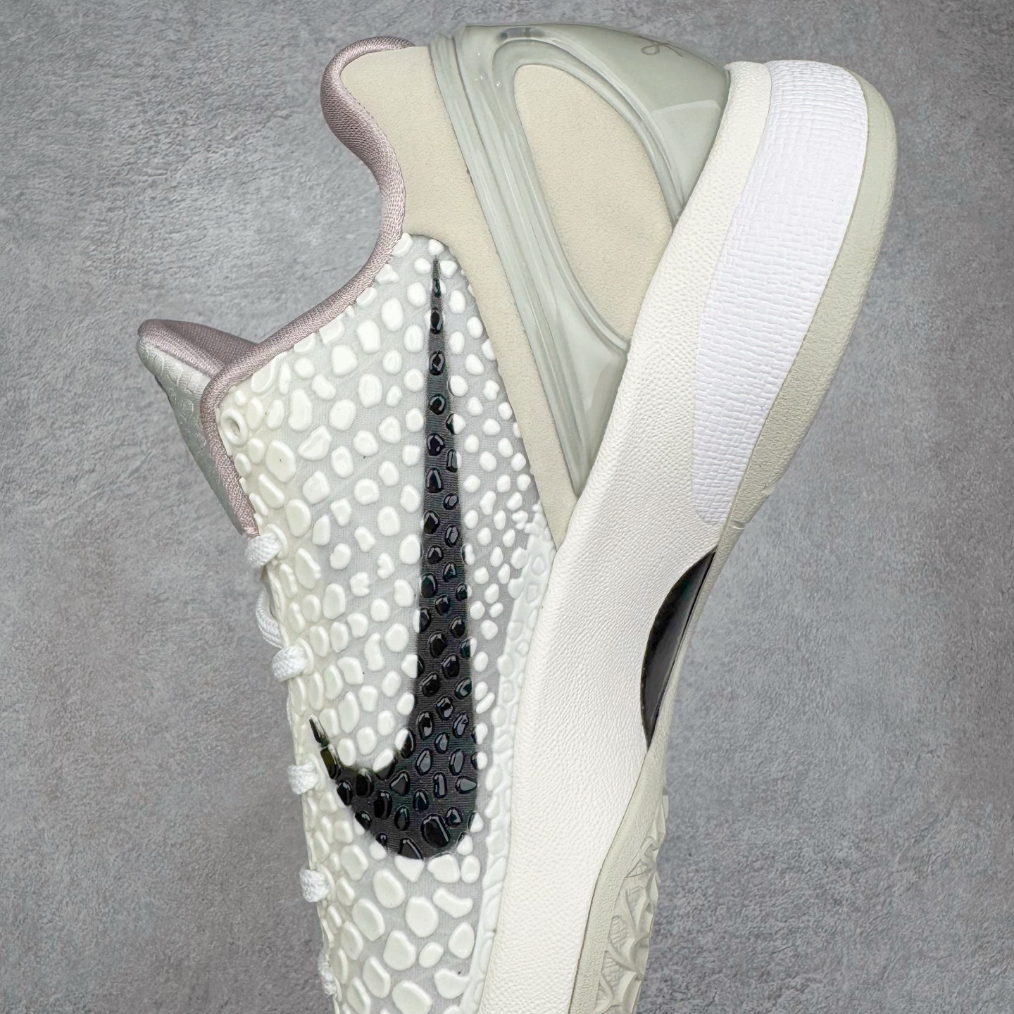 图片[7]-＃BS纯原 NK Zoom Kobe 6 Protro 科比六代 全明星2.0 白色星星 FQ3546-100 圈内顶级批次 完美复刻公司货 前掌超大Zoom Turbo气垫 后掌EVA缓震 真正的原汁原味 还原ZP脚感 全身鞋材卡料色独家定制 唯一正确喷漆工艺Swoosh 正确凹凸蛇鳞工艺 正确鞋面渐变效果 内全置真动飞态线 独立原厂模具 最大尺码达到48.5码 首批不拼图大几率过验 亲测已过 支持各种高强度实战 无需担心 上脚价 补货周期极长 脚宽建议买大半码 科比系列前掌偏窄 不影响二次销售 支持七天无理由退换 尺码：40 40.5 41 42 42.5 43 44 44.5 45 45.5 46 47.5 48.5-选品中心