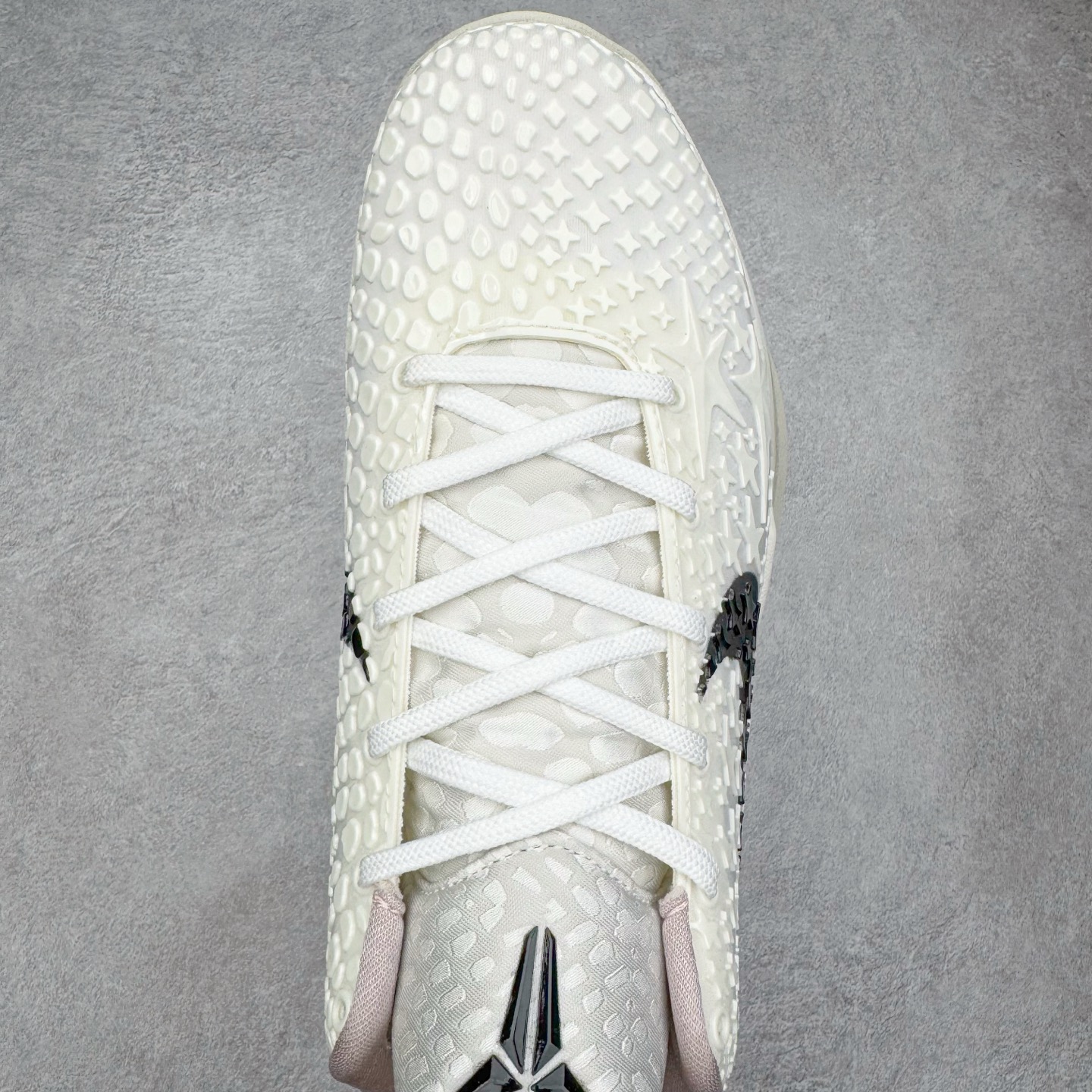 图片[4]-＃BS纯原 NK Zoom Kobe 6 Protro 科比六代 全明星2.0 白色星星 FQ3546-100 圈内顶级批次 完美复刻公司货 前掌超大Zoom Turbo气垫 后掌EVA缓震 真正的原汁原味 还原ZP脚感 全身鞋材卡料色独家定制 唯一正确喷漆工艺Swoosh 正确凹凸蛇鳞工艺 正确鞋面渐变效果 内全置真动飞态线 独立原厂模具 最大尺码达到48.5码 首批不拼图大几率过验 亲测已过 支持各种高强度实战 无需担心 上脚价 补货周期极长 脚宽建议买大半码 科比系列前掌偏窄 不影响二次销售 支持七天无理由退换 尺码：40 40.5 41 42 42.5 43 44 44.5 45 45.5 46 47.5 48.5-选品中心