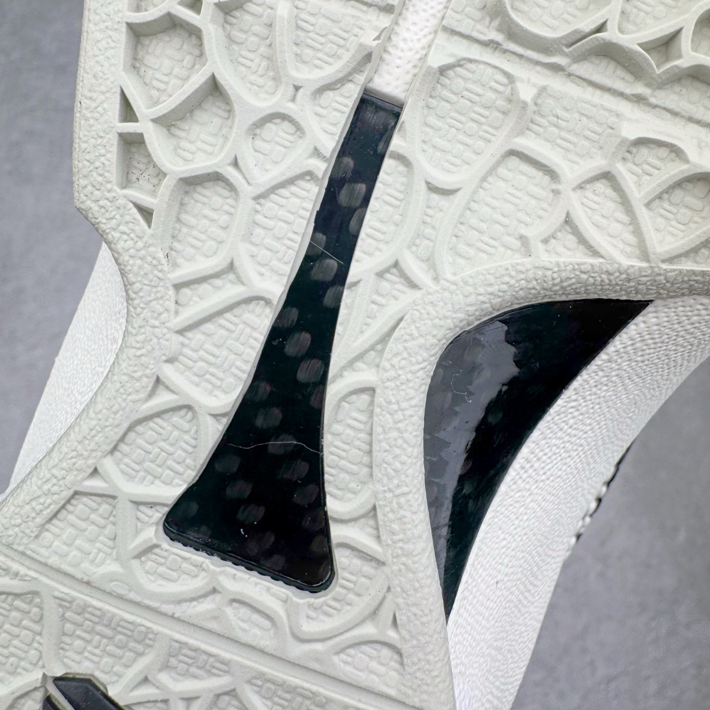 图片[17]-＃BS纯原 NK Zoom Kobe 6 Protro 科比六代 全明星2.0 白色星星 FQ3546-100 圈内顶级批次 完美复刻公司货 前掌超大Zoom Turbo气垫 后掌EVA缓震 真正的原汁原味 还原ZP脚感 全身鞋材卡料色独家定制 唯一正确喷漆工艺Swoosh 正确凹凸蛇鳞工艺 正确鞋面渐变效果 内全置真动飞态线 独立原厂模具 最大尺码达到48.5码 首批不拼图大几率过验 亲测已过 支持各种高强度实战 无需担心 上脚价 补货周期极长 脚宽建议买大半码 科比系列前掌偏窄 不影响二次销售 支持七天无理由退换 尺码：40 40.5 41 42 42.5 43 44 44.5 45 45.5 46 47.5 48.5-选品中心