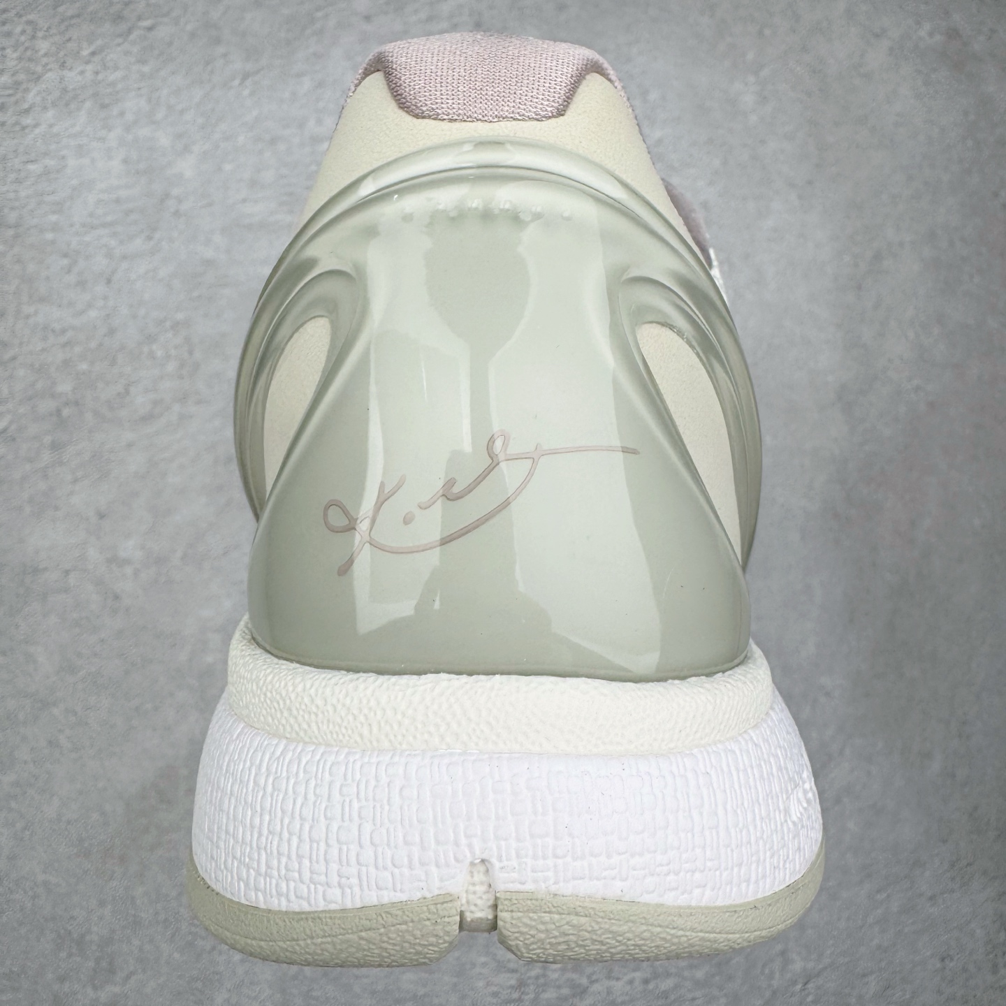 图片[8]-＃BS纯原 NK Zoom Kobe 6 Protro 科比六代 全明星2.0 白色星星 FQ3546-100 圈内顶级批次 完美复刻公司货 前掌超大Zoom Turbo气垫 后掌EVA缓震 真正的原汁原味 还原ZP脚感 全身鞋材卡料色独家定制 唯一正确喷漆工艺Swoosh 正确凹凸蛇鳞工艺 正确鞋面渐变效果 内全置真动飞态线 独立原厂模具 最大尺码达到48.5码 首批不拼图大几率过验 亲测已过 支持各种高强度实战 无需担心 上脚价 补货周期极长 脚宽建议买大半码 科比系列前掌偏窄 不影响二次销售 支持七天无理由退换 尺码：40 40.5 41 42 42.5 43 44 44.5 45 45.5 46 47.5 48.5-选品中心