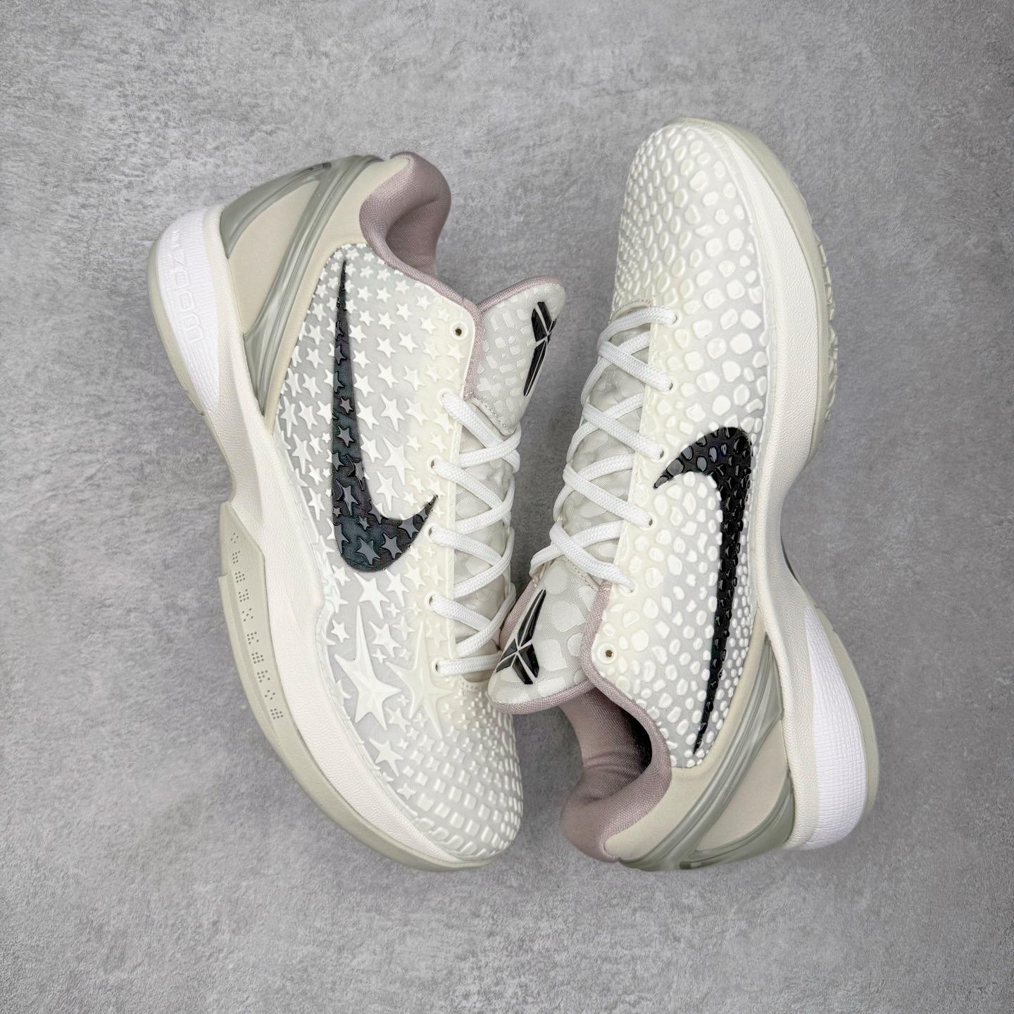 图片[3]-＃BS纯原 NK Zoom Kobe 6 Protro 科比六代 全明星2.0 白色星星 FQ3546-100 圈内顶级批次 完美复刻公司货 前掌超大Zoom Turbo气垫 后掌EVA缓震 真正的原汁原味 还原ZP脚感 全身鞋材卡料色独家定制 唯一正确喷漆工艺Swoosh 正确凹凸蛇鳞工艺 正确鞋面渐变效果 内全置真动飞态线 独立原厂模具 最大尺码达到48.5码 首批不拼图大几率过验 亲测已过 支持各种高强度实战 无需担心 上脚价 补货周期极长 脚宽建议买大半码 科比系列前掌偏窄 不影响二次销售 支持七天无理由退换 尺码：40 40.5 41 42 42.5 43 44 44.5 45 45.5 46 47.5 48.5-选品中心