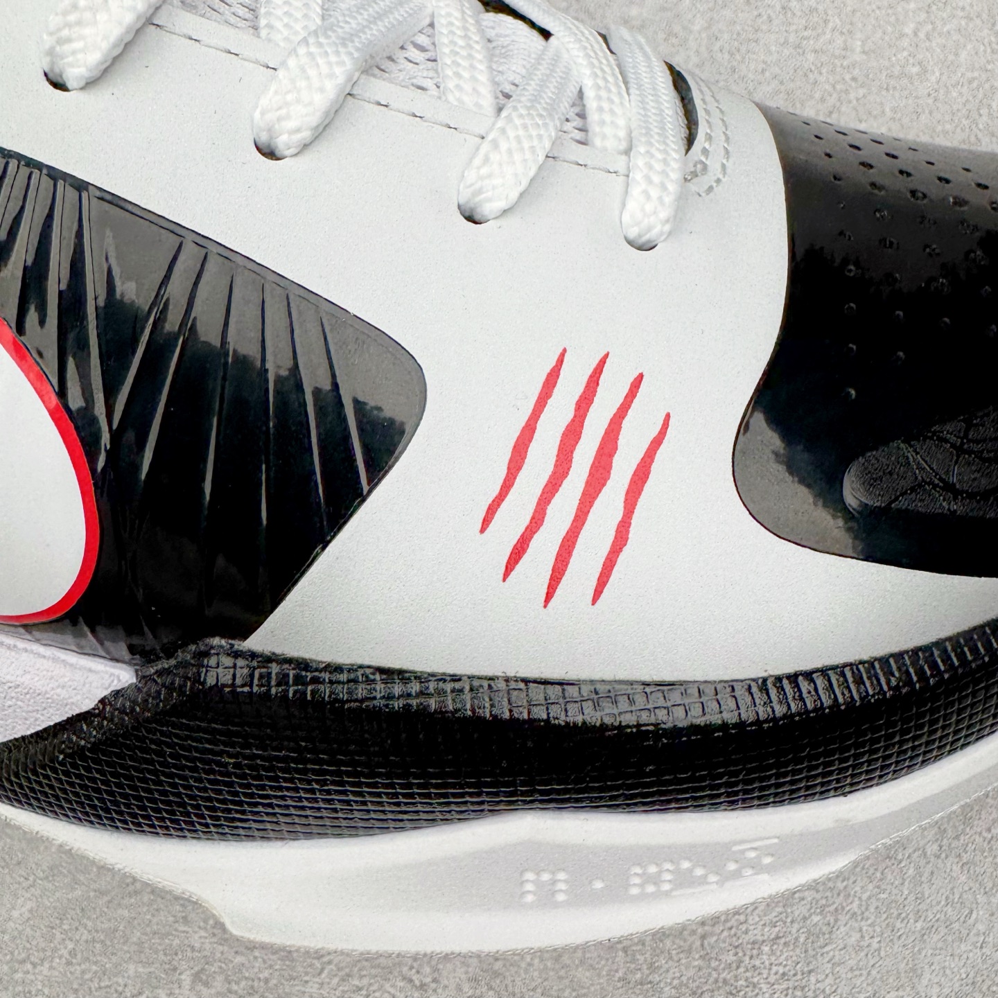 图片[16]-＃BS纯原 NK Zoom Kobe \\\”Bruce Lee\\\” 科比5代 李小龙黑白 CD4991-101 Zoom Turbo气垫➕后掌EVA缓震 实战配置直接拉满 原楦纸板开发 鞋身流线型、后跟塑形 区分土肥圆 原档数据3D打印 鞋面细节匹配原版 全身鞋材卡料色独家定制 唯一正确喷漆SWOOSH NK专利Flyknit飞线科技，给予鞋身足够抗扭矩力 真实底模最大47.5 实战利器 专供海外市场 尺码：40 40.5 41 42 42.5 43 44 44.5 45 46 47.5 48.5 （脚宽、脚胖 建议买大半码）-选品中心