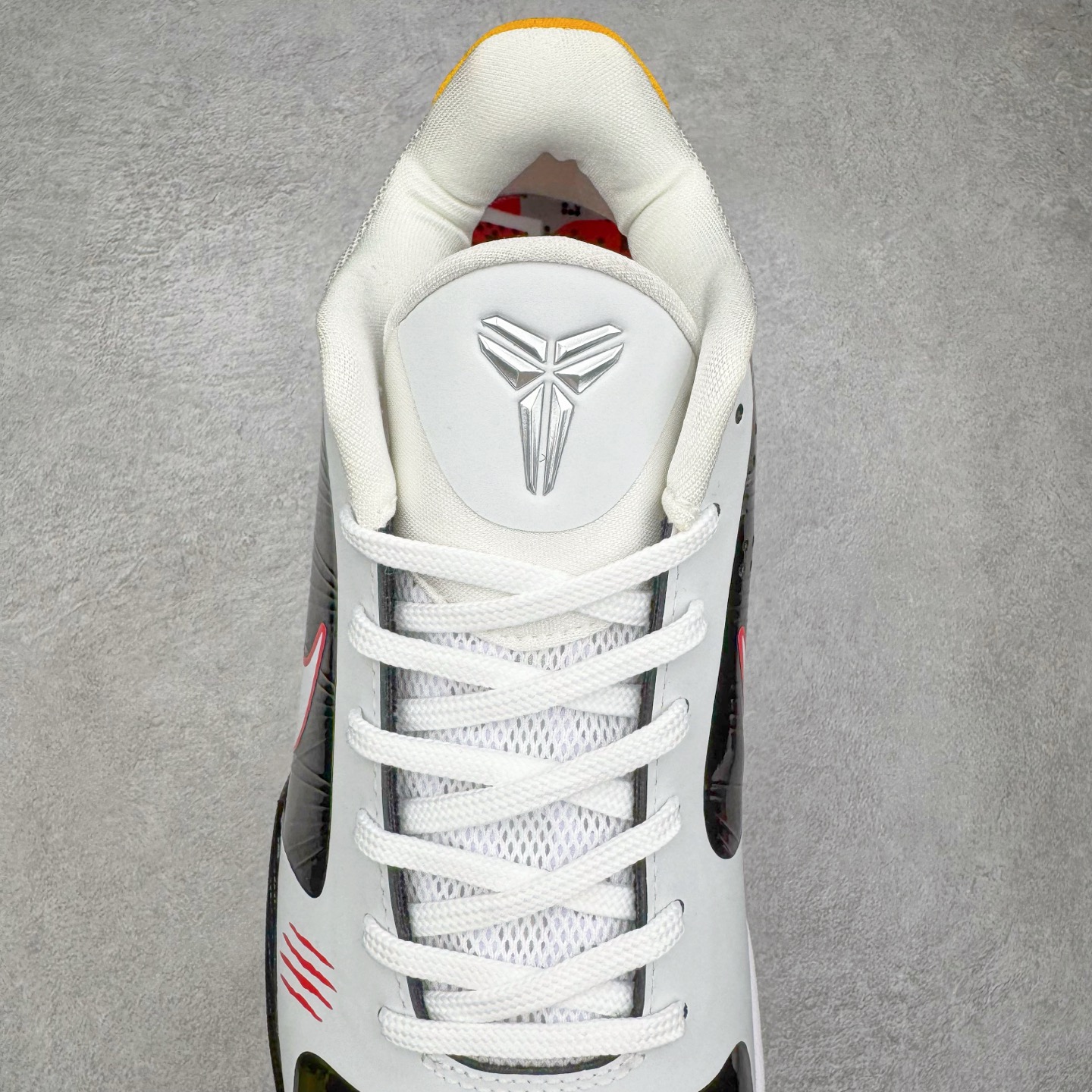 图片[5]-＃BS纯原 NK Zoom Kobe \\\”Bruce Lee\\\” 科比5代 李小龙黑白 CD4991-101 Zoom Turbo气垫➕后掌EVA缓震 实战配置直接拉满 原楦纸板开发 鞋身流线型、后跟塑形 区分土肥圆 原档数据3D打印 鞋面细节匹配原版 全身鞋材卡料色独家定制 唯一正确喷漆SWOOSH NK专利Flyknit飞线科技，给予鞋身足够抗扭矩力 真实底模最大47.5 实战利器 专供海外市场 尺码：40 40.5 41 42 42.5 43 44 44.5 45 46 47.5 48.5 （脚宽、脚胖 建议买大半码）-选品中心