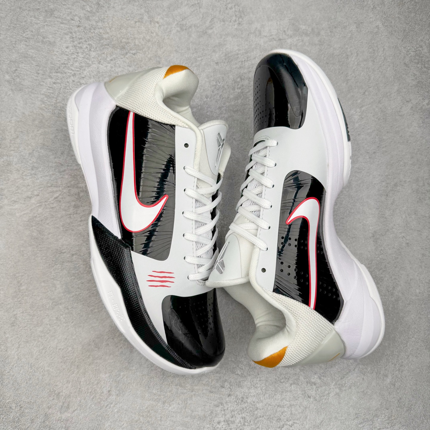 图片[3]-＃BS纯原 NK Zoom Kobe \\\”Bruce Lee\\\” 科比5代 李小龙黑白 CD4991-101 Zoom Turbo气垫➕后掌EVA缓震 实战配置直接拉满 原楦纸板开发 鞋身流线型、后跟塑形 区分土肥圆 原档数据3D打印 鞋面细节匹配原版 全身鞋材卡料色独家定制 唯一正确喷漆SWOOSH NK专利Flyknit飞线科技，给予鞋身足够抗扭矩力 真实底模最大47.5 实战利器 专供海外市场 尺码：40 40.5 41 42 42.5 43 44 44.5 45 46 47.5 48.5 （脚宽、脚胖 建议买大半码）-选品中心