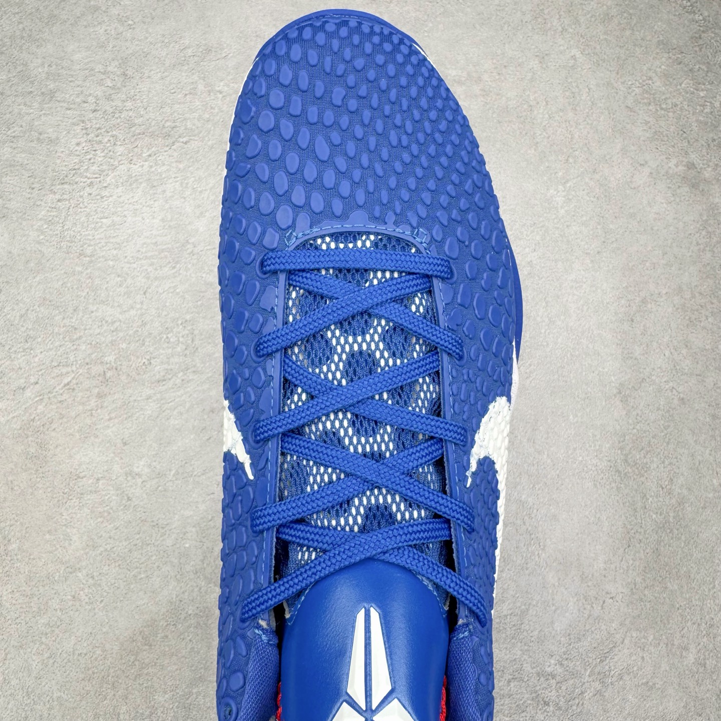 图片[4]-＃BS纯原 NK Zoom Kobe 6 Protro 科比六代 道奇蓝白 CW2190-400 圈内顶级批次 完美复刻公司货 前掌超大Zoom Turbo气垫 后掌EVA缓震 真正的原汁原味 还原ZP脚感 全身鞋材卡料色独家定制 唯一正确喷漆工艺Swoosh 正确凹凸蛇鳞工艺 正确鞋面渐变效果 内全置真动飞态线 独立原厂模具 最大尺码达到48.5码 首批不拼图大几率过验 亲测已过 支持各种高强度实战 无需担心 上脚价 补货周期极长 脚宽建议买大半码 科比系列前掌偏窄 不影响二次销售 支持七天无理由退换 尺码：40 40.5 41 42 42.5 43 44 44.5 45 45.5 46 47.5 48.5-选品中心