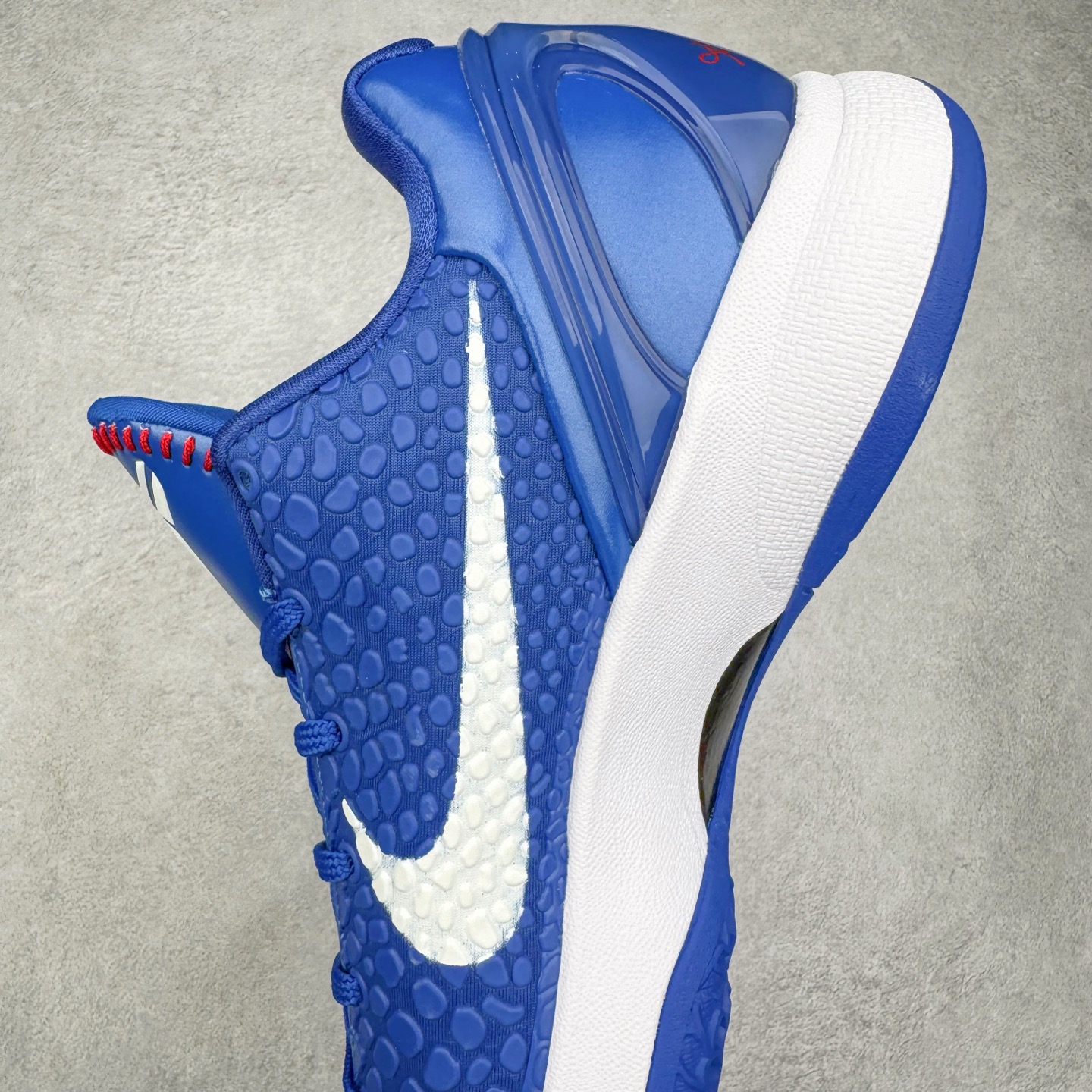 图片[7]-＃BS纯原 NK Zoom Kobe 6 Protro 科比六代 道奇蓝白 CW2190-400 圈内顶级批次 完美复刻公司货 前掌超大Zoom Turbo气垫 后掌EVA缓震 真正的原汁原味 还原ZP脚感 全身鞋材卡料色独家定制 唯一正确喷漆工艺Swoosh 正确凹凸蛇鳞工艺 正确鞋面渐变效果 内全置真动飞态线 独立原厂模具 最大尺码达到48.5码 首批不拼图大几率过验 亲测已过 支持各种高强度实战 无需担心 上脚价 补货周期极长 脚宽建议买大半码 科比系列前掌偏窄 不影响二次销售 支持七天无理由退换 尺码：40 40.5 41 42 42.5 43 44 44.5 45 45.5 46 47.5 48.5-选品中心