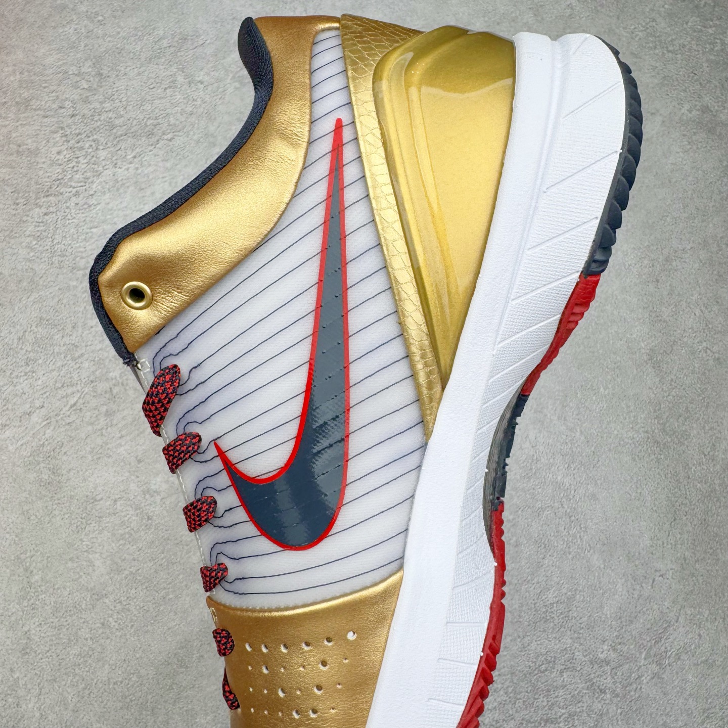 图片[7]-＃BS纯原 NK Zoom Kobe 4 科比四代 奥运会白黑金 FQ3544-100 Zoom Turbo气垫➕后掌EVA缓震 实战配置直接拉满 原楦纸板开发 鞋身流线型、后跟塑形 区分土肥圆 原档数据3D打印 鞋面细节匹配原版 全身鞋材卡料色独家定制 唯一正确喷漆 SWOOSH NK专利Flyknit飞线科技 给予鞋身足够抗扭矩力 真实底模最大48.5 实战利器 专供海外市场 尺码：40 40.5 41 42 42.5 43 44 44.5 45 46 47.5 48.5 （脚宽、脚胖 建议买大半码）-选品中心