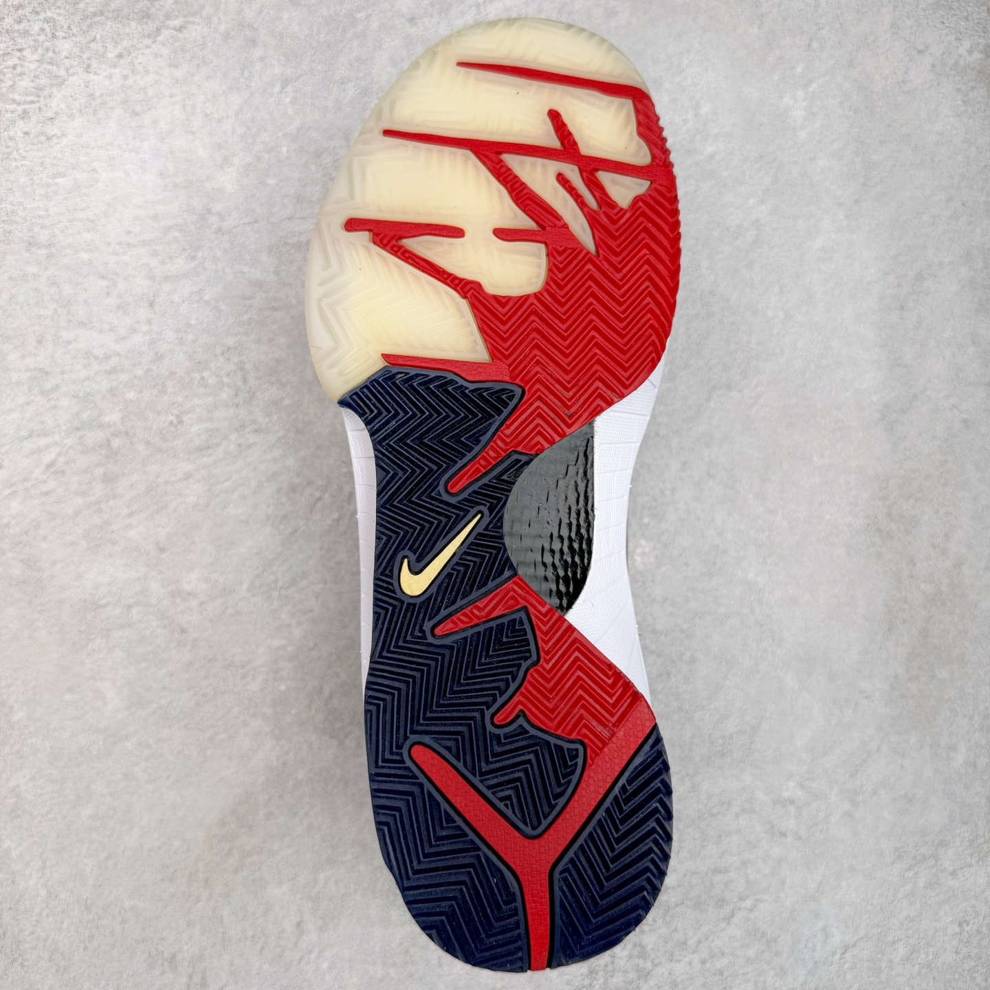 图片[9]-＃BS纯原 NK Zoom Kobe 4 科比四代 奥运会白黑金 FQ3544-100 Zoom Turbo气垫➕后掌EVA缓震 实战配置直接拉满 原楦纸板开发 鞋身流线型、后跟塑形 区分土肥圆 原档数据3D打印 鞋面细节匹配原版 全身鞋材卡料色独家定制 唯一正确喷漆 SWOOSH NK专利Flyknit飞线科技 给予鞋身足够抗扭矩力 真实底模最大48.5 实战利器 专供海外市场 尺码：40 40.5 41 42 42.5 43 44 44.5 45 46 47.5 48.5 （脚宽、脚胖 建议买大半码）-选品中心