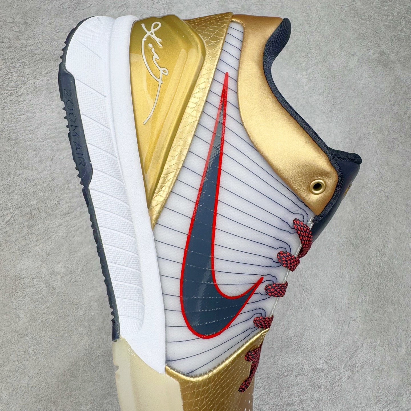 图片[6]-＃BS纯原 NK Zoom Kobe 4 科比四代 奥运会白黑金 FQ3544-100 Zoom Turbo气垫➕后掌EVA缓震 实战配置直接拉满 原楦纸板开发 鞋身流线型、后跟塑形 区分土肥圆 原档数据3D打印 鞋面细节匹配原版 全身鞋材卡料色独家定制 唯一正确喷漆 SWOOSH NK专利Flyknit飞线科技 给予鞋身足够抗扭矩力 真实底模最大48.5 实战利器 专供海外市场 尺码：40 40.5 41 42 42.5 43 44 44.5 45 46 47.5 48.5 （脚宽、脚胖 建议买大半码）-选品中心