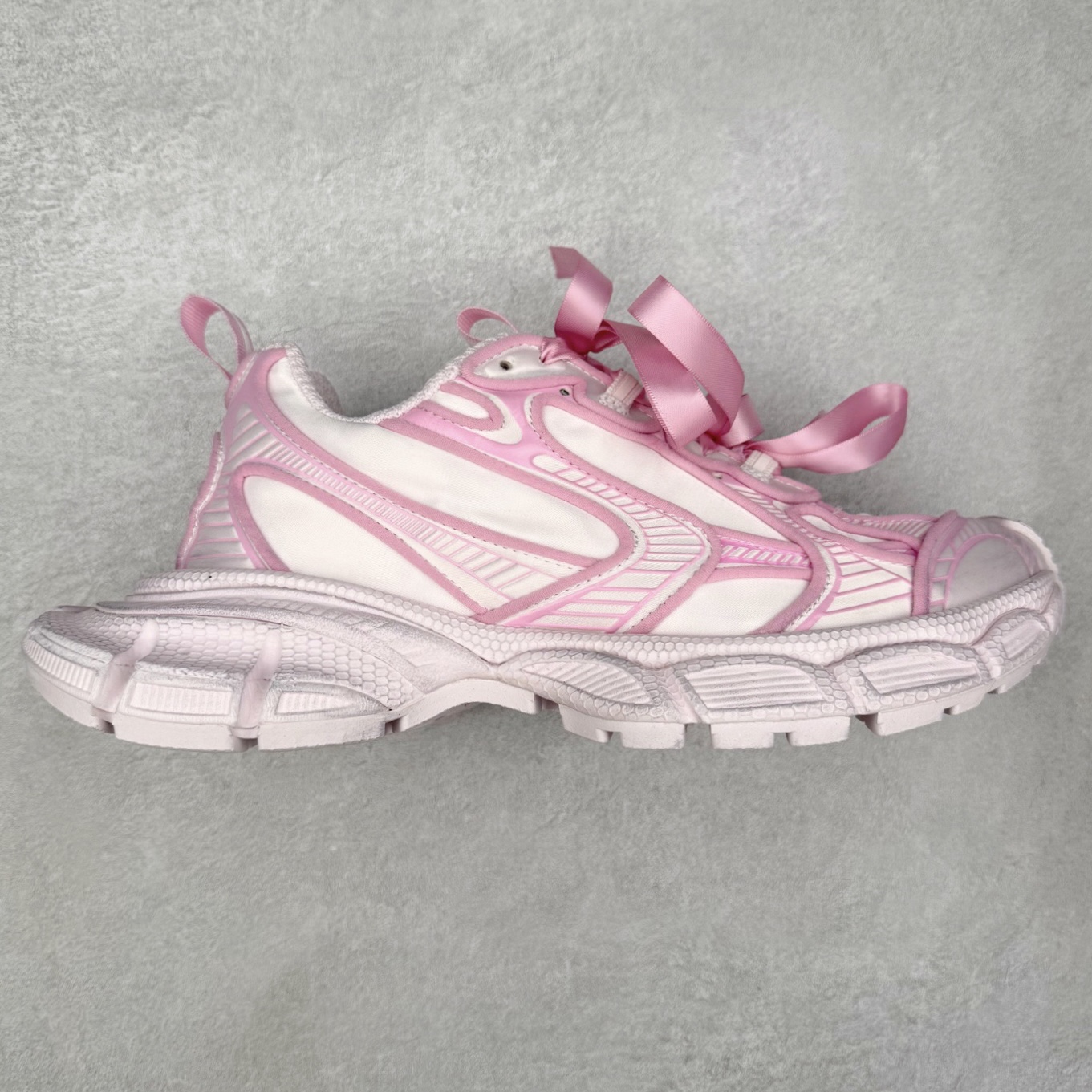 ＃VG零售版 BALENCIAGA 3XL Sneakers 巴黎世家十代网布系带低帮走秀复古老爹鞋 全套原纸板楦头开发 最原汁原味的灵魂版型 全鞋荧光划线卡点 胶水把控整洁度追求极致完美 每一双都是工艺品 多重QC质检 超越公司货的品控标准 实实在在的免检产品 原盒原配 正确字体电绣 粗细、位置、大小正确 侧边TPU 透气孔匹配意产原版 正确分离大底 TPU软底 原版一致大底LOGO 立体感十足 原厂皮料水洗做旧 采购原厂网纱 不含皮革 网布材料和聚氨酯 磨损效果 鞋头边缘和后帮 Balenciaga 徽标 鞋面和后跟凸印尺码 鞋舌 3XL 橡胶品牌标识和反光细节 鞋帮拉袢和鞋舌拉祥 配反光细节 备用鞋带在鞋履前侧 可在穿着前取下 便于不同造型搭配 正常尺码 尺码：35 36 37 38 39 40 41 42 43 44 45 46-选品中心