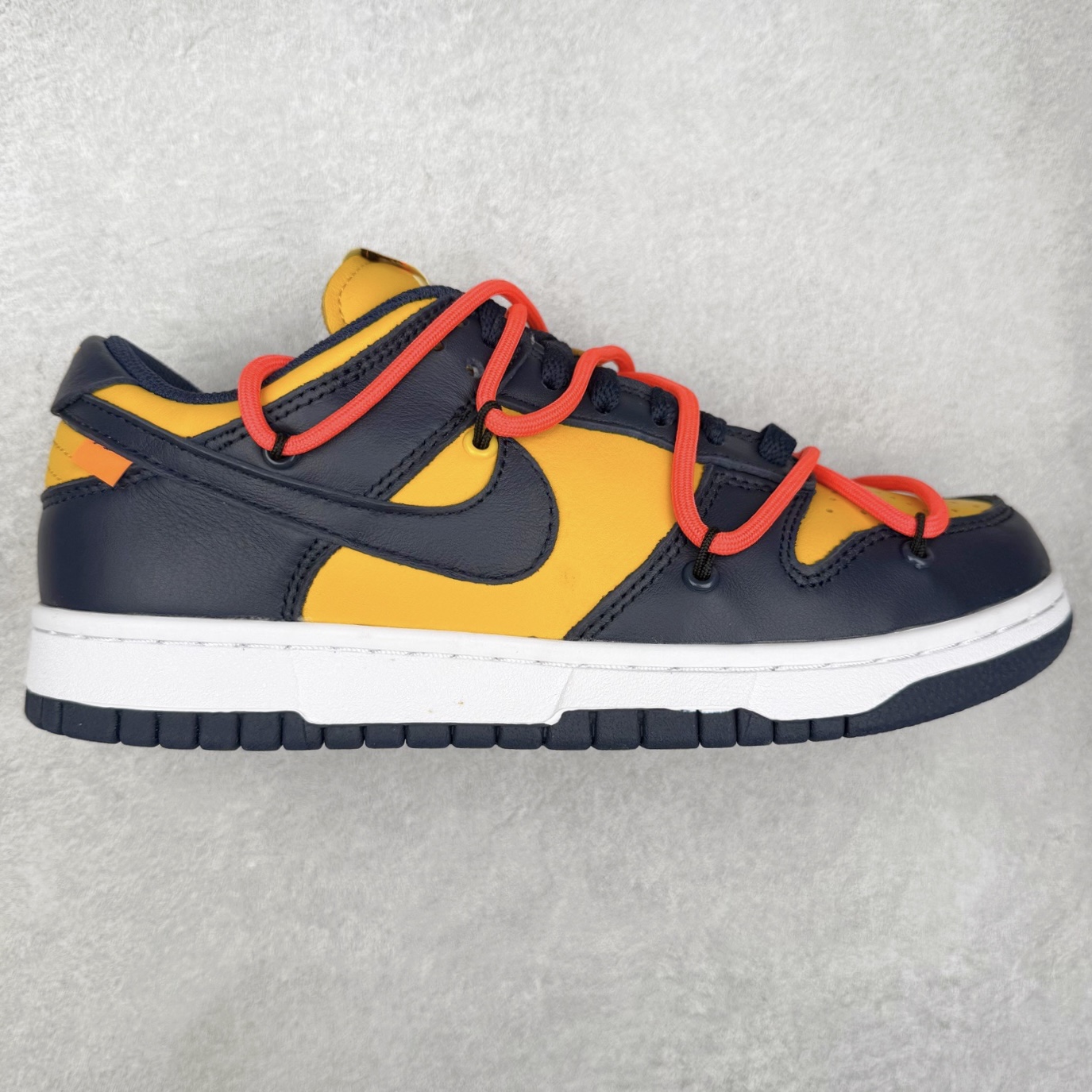 ＃纯原福利 Off-White™ x NK Dunk Low OW联名 三色 Pnme Asia贝利原厂皮料加持 全套原楦原模倾力打造完美版型 独家原厂航空铝磨具打磨大底 鞋头坡度75° 极致还原 无解鞋型 原盒原装配套 圈内天花板工艺 原厂冲刀 超高清洁度 全鞋零毛边皮料切割 采用原厂百宏鞋带以及原厂百宏织唛舌标 鞋带孔收紧绳长度 足以区分市面口嗨版本 原厂油墨 色泽亮度 高频效果一致 原厂拉帮工艺 针距密度一致 一针一线自然拉伸不弯曲 青岛定制原装标几率过验 尺码：36 36.5 37.5 38 38.5 39 40 40.5 41 42 42.5 43 44 44.5 45 46 47.5-选品中心