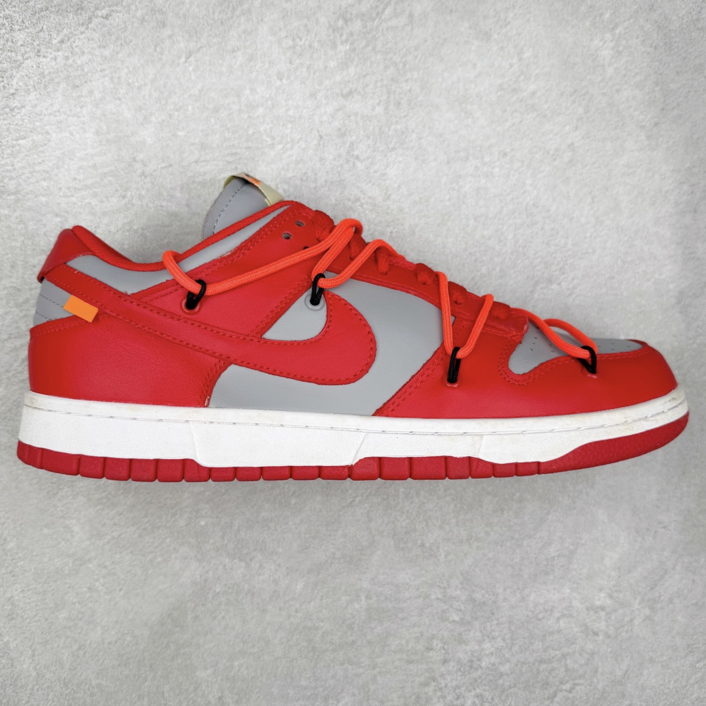 ＃纯原福利 Off-White™ x NK Dunk Low OW联名 三色 Pnme Asia贝利原厂皮料加持 全套原楦原模倾力打造完美版型 独家原厂航空铝磨具打磨大底 鞋头坡度75° 极致还原 无解鞋型 原盒原装配套 圈内天花板工艺 原厂冲刀 超高清洁度 全鞋零毛边皮料切割 采用原厂百宏鞋带以及原厂百宏织唛舌标 鞋带孔收紧绳长度 足以区分市面口嗨版本 原厂油墨 色泽亮度 高频效果一致 原厂拉帮工艺 针距密度一致 一针一线自然拉伸不弯曲 青岛定制原装标几率过验 尺码：36 36.5 37.5 38 38.5 39 40 40.5 41 42 42.5 43 44 44.5 45 46 47.5-选品中心