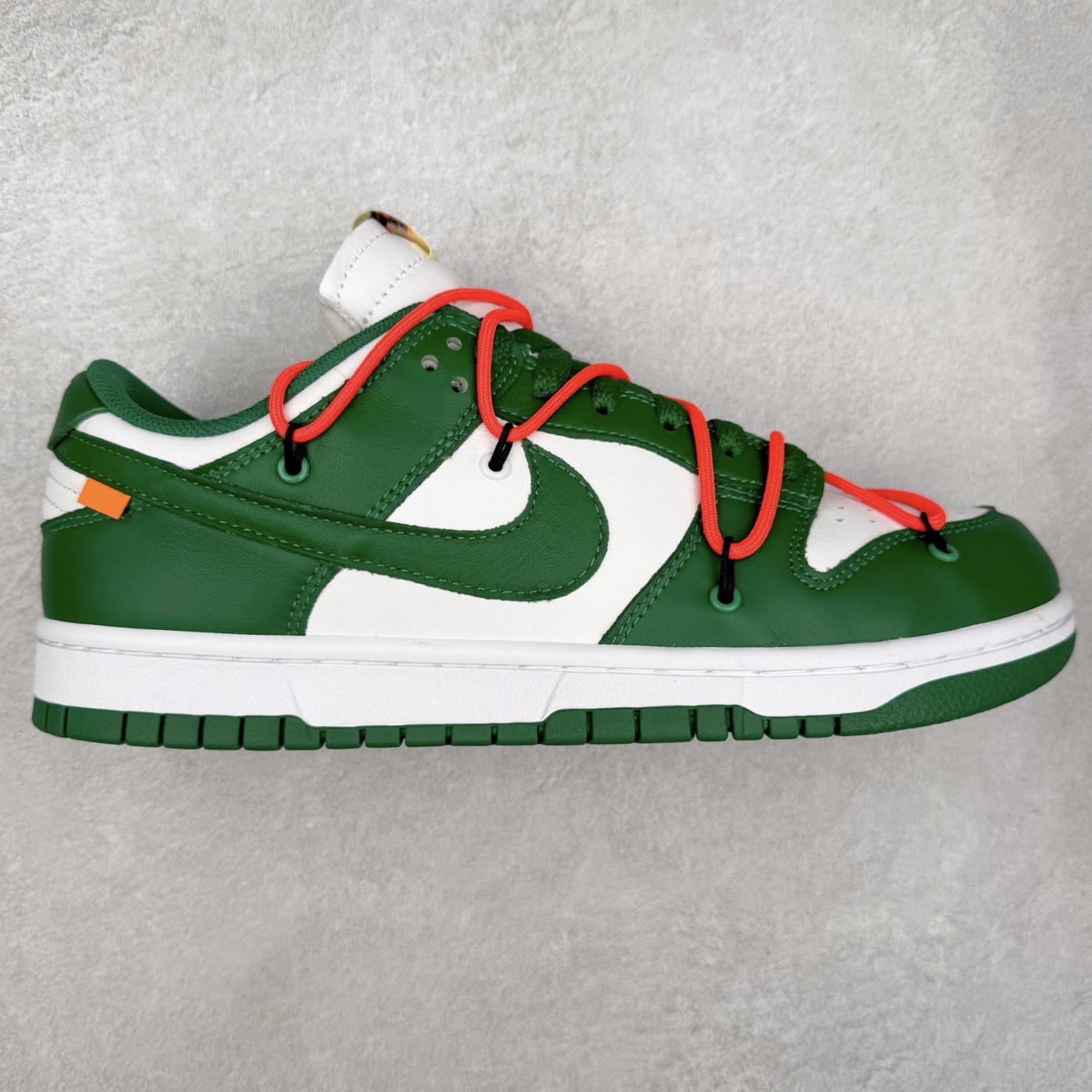 ＃纯原福利 Off-White™ x NK Dunk Low OW联名 三色 Pnme Asia贝利原厂皮料加持 全套原楦原模倾力打造完美版型 独家原厂航空铝磨具打磨大底 鞋头坡度75° 极致还原 无解鞋型 原盒原装配套 圈内天花板工艺 原厂冲刀 超高清洁度 全鞋零毛边皮料切割 采用原厂百宏鞋带以及原厂百宏织唛舌标 鞋带孔收紧绳长度 足以区分市面口嗨版本 原厂油墨 色泽亮度 高频效果一致 原厂拉帮工艺 针距密度一致 一针一线自然拉伸不弯曲 青岛定制原装标几率过验 尺码：36 36.5 37.5 38 38.5 39 40 40.5 41 42 42.5 43 44 44.5 45 46 47.5-选品中心