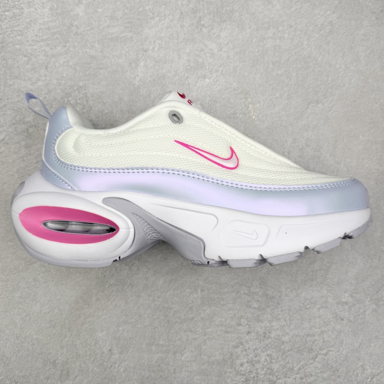 NK Air Max Portal 豪门系列低帮气垫百搭增高休闲运动慢跑鞋 选用网眼鞋面，脚感舒适透气。鞋舌、鞋侧及后跟处饰有品牌标识，简约大气又时尚。采用经典系带开合方式，可自由调节松紧度。泡棉中底搭载Max Air气垫，具有良好的回弹性及缓震性能。橡胶外底可防滑耐磨，提升抓地力。尺码：35.5 36 36.5 37.5 38 38.5 39 40 40.5 41 42 42.5 43 44 44.5 45-选品中心