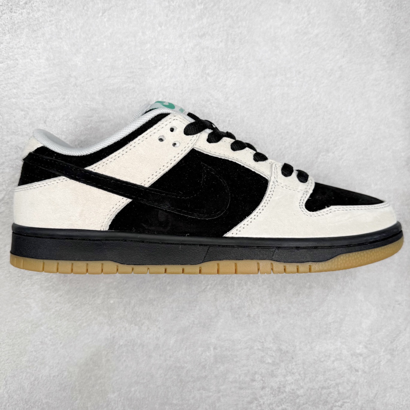 NK SB Dunk Low HF3704-001 极限压缩利润空间 超乎所想的高性价比 用料绝不含糊 原盒原配 正确耐磨橡胶大底 超高清洁度 全鞋零毛边皮料切割 全套原楦原模倾力打造完美版型 尺码：36 36.5 37.5 38 38.5 39 40 40.5 41 42 42.5 43 44 44.5 45 46-选品中心