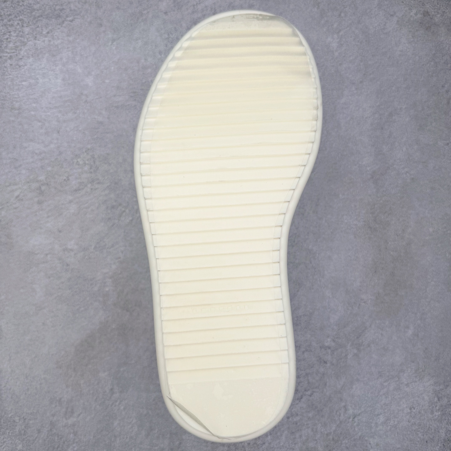 图片[9]-＃DG纯原 Rick Owens Drkshdw 瑞克·欧文斯低帮尼龙布时尚运动板鞋 厚底黑白 二级市场已经7K以上 平台客户随意卖四位数 RO广东原厂出品 纯原天花板 原版一比一复刻 冲正绝不翻车 还原度达到百分之98以上 原楦开发纸版版型 ZP拆解原版1：1复模裁片纸版 力求做到0错位 这样才能达到和zp一致的鞋型味道 采用进口cnc数控机床开发对版独家tpu奶香大底 区别于市场所有版本 zp同源定制尼龙布 达到和zp一致手感 原厂进口细纹布 万邦订购原厂高弹粉红色海绵 内里搭配软质细腻羊皮 TPU高密度大底 软硬度透光度高已经测试和原版一致 尺码：36 37 38 39 40 41 42 43 44 45 46-选品中心