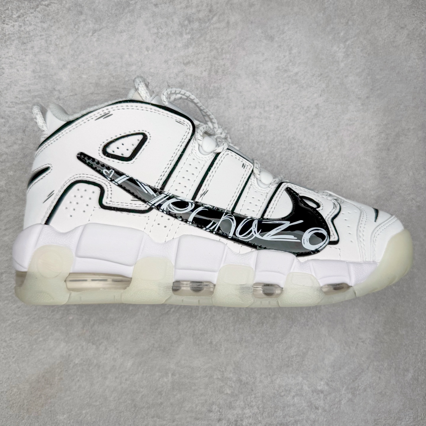 ＃CK纯原 NK Air More Uptempo ’96 OG 皮蓬大AIR复古篮球鞋 DQ5014-100 以流行于街头的涂鸦文化为设计灵感 整体的设计风格夸张而充满魅力 厚实而充满质感的皮质鞋面两侧印刻了一对巨大的字母“AIR”独特炫酷的外观惊艳无比 尺码：36 36.5 37.5 38 38.5 39 40 40.5 41 42 42.5 43 44 44.5 45 46-选品中心