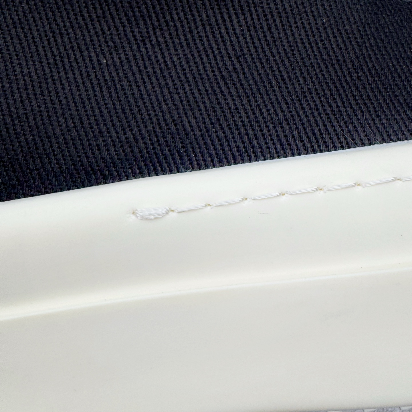 图片[21]-＃DG纯原 Rick Owens Drkshdw 瑞克·欧文斯低帮尼龙布时尚运动板鞋 厚底黑白 二级市场已经7K以上 平台客户随意卖四位数 RO广东原厂出品 纯原天花板 原版一比一复刻 冲正绝不翻车 还原度达到百分之98以上 原楦开发纸版版型 ZP拆解原版1：1复模裁片纸版 力求做到0错位 这样才能达到和zp一致的鞋型味道 采用进口cnc数控机床开发对版独家tpu奶香大底 区别于市场所有版本 zp同源定制尼龙布 达到和zp一致手感 原厂进口细纹布 万邦订购原厂高弹粉红色海绵 内里搭配软质细腻羊皮 TPU高密度大底 软硬度透光度高已经测试和原版一致 尺码：36 37 38 39 40 41 42 43 44 45 46-选品中心