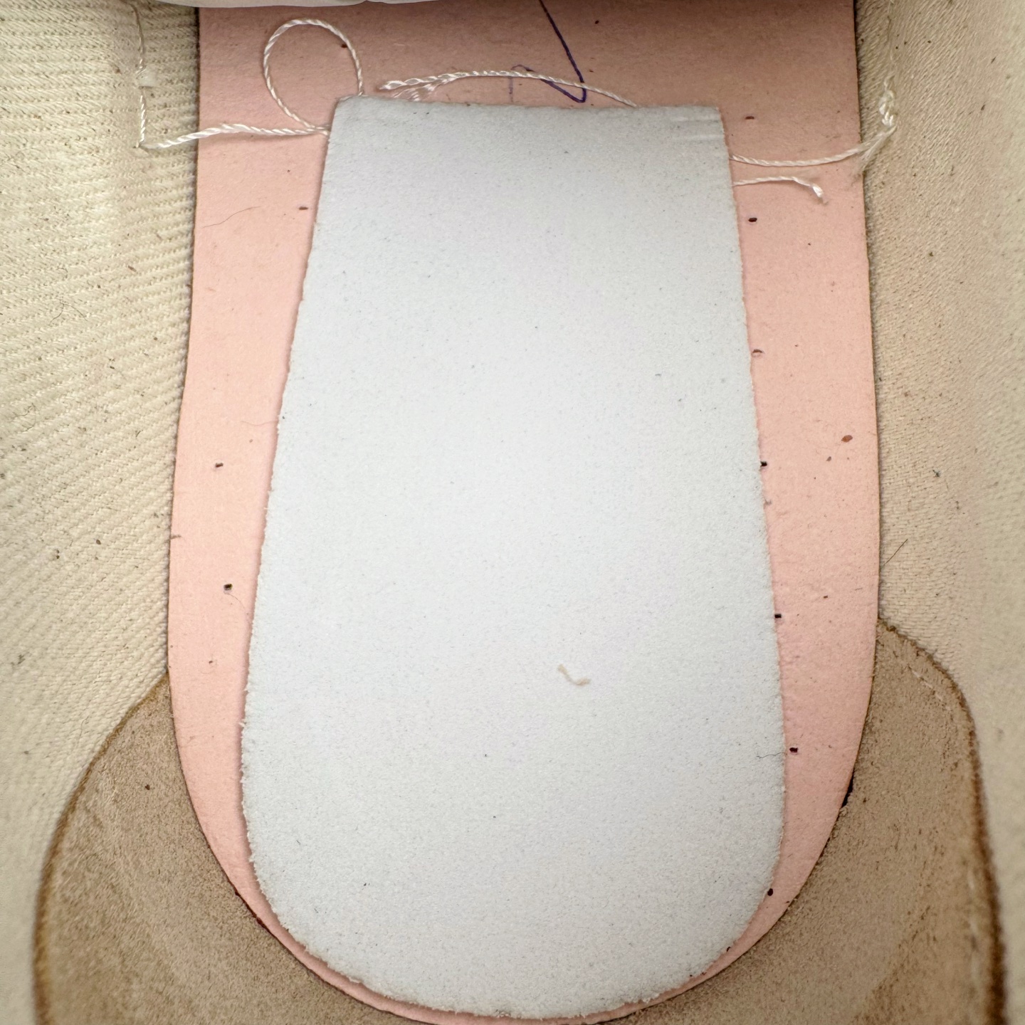 图片[11]-＃DG纯原 Rick Owens Drkshdw 瑞克·欧文斯低帮尼龙布时尚运动板鞋 厚底黑白 二级市场已经7K以上 平台客户随意卖四位数 RO广东原厂出品 纯原天花板 原版一比一复刻 冲正绝不翻车 还原度达到百分之98以上 原楦开发纸版版型 ZP拆解原版1：1复模裁片纸版 力求做到0错位 这样才能达到和zp一致的鞋型味道 采用进口cnc数控机床开发对版独家tpu奶香大底 区别于市场所有版本 zp同源定制尼龙布 达到和zp一致手感 原厂进口细纹布 万邦订购原厂高弹粉红色海绵 内里搭配软质细腻羊皮 TPU高密度大底 软硬度透光度高已经测试和原版一致 尺码：36 37 38 39 40 41 42 43 44 45 46-选品中心