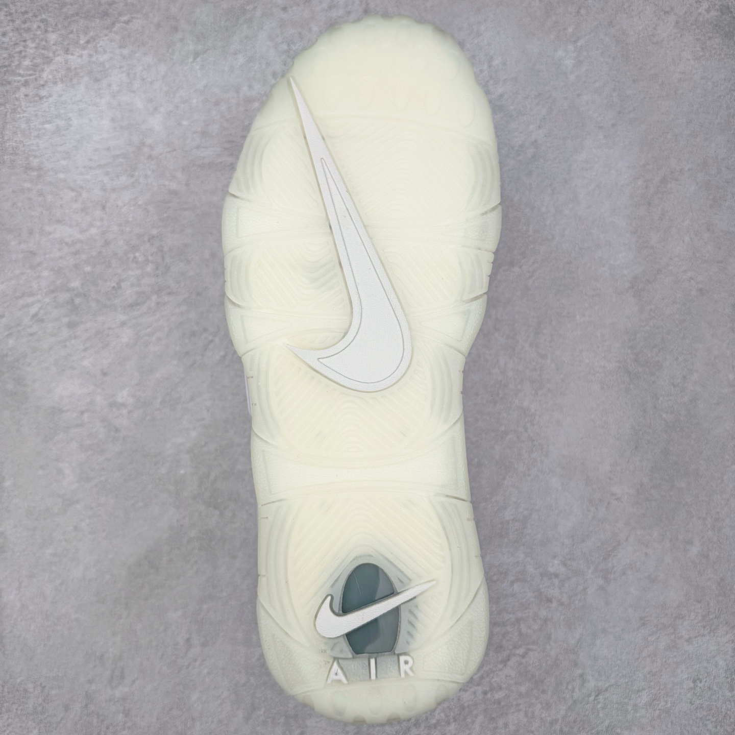 图片[9]-＃CK纯原 NK Air More Uptempo ’96 OG 皮蓬大AIR复古篮球鞋 DQ5014-100 以流行于街头的涂鸦文化为设计灵感 整体的设计风格夸张而充满魅力 厚实而充满质感的皮质鞋面两侧印刻了一对巨大的字母“AIR”独特炫酷的外观惊艳无比 尺码：36 36.5 37.5 38 38.5 39 40 40.5 41 42 42.5 43 44 44.5 45 46-选品中心