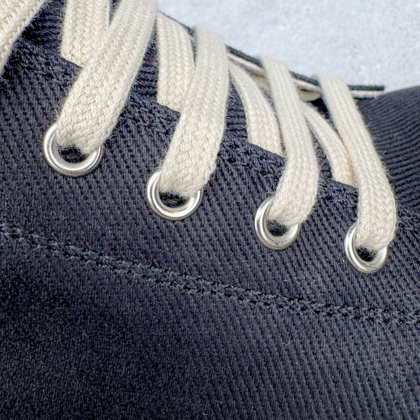 图片[20]-＃DG纯原 Rick Owens Drkshdw 瑞克·欧文斯低帮尼龙布时尚运动板鞋 厚底黑白 二级市场已经7K以上 平台客户随意卖四位数 RO广东原厂出品 纯原天花板 原版一比一复刻 冲正绝不翻车 还原度达到百分之98以上 原楦开发纸版版型 ZP拆解原版1：1复模裁片纸版 力求做到0错位 这样才能达到和zp一致的鞋型味道 采用进口cnc数控机床开发对版独家tpu奶香大底 区别于市场所有版本 zp同源定制尼龙布 达到和zp一致手感 原厂进口细纹布 万邦订购原厂高弹粉红色海绵 内里搭配软质细腻羊皮 TPU高密度大底 软硬度透光度高已经测试和原版一致 尺码：36 37 38 39 40 41 42 43 44 45 46-选品中心