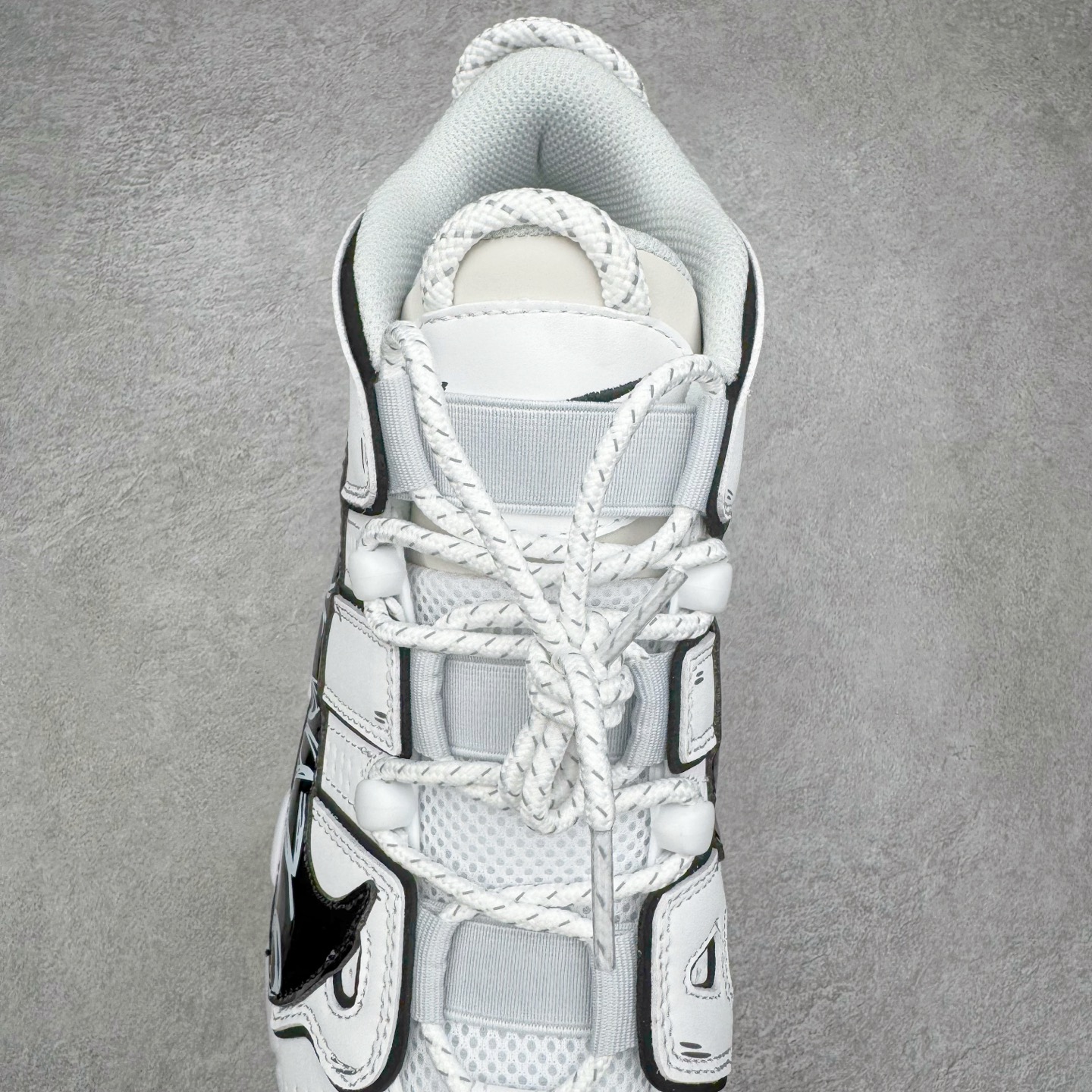 图片[5]-＃CK纯原 NK Air More Uptempo ’96 OG 皮蓬大AIR复古篮球鞋 DQ5014-100 以流行于街头的涂鸦文化为设计灵感 整体的设计风格夸张而充满魅力 厚实而充满质感的皮质鞋面两侧印刻了一对巨大的字母“AIR”独特炫酷的外观惊艳无比 尺码：36 36.5 37.5 38 38.5 39 40 40.5 41 42 42.5 43 44 44.5 45 46-选品中心