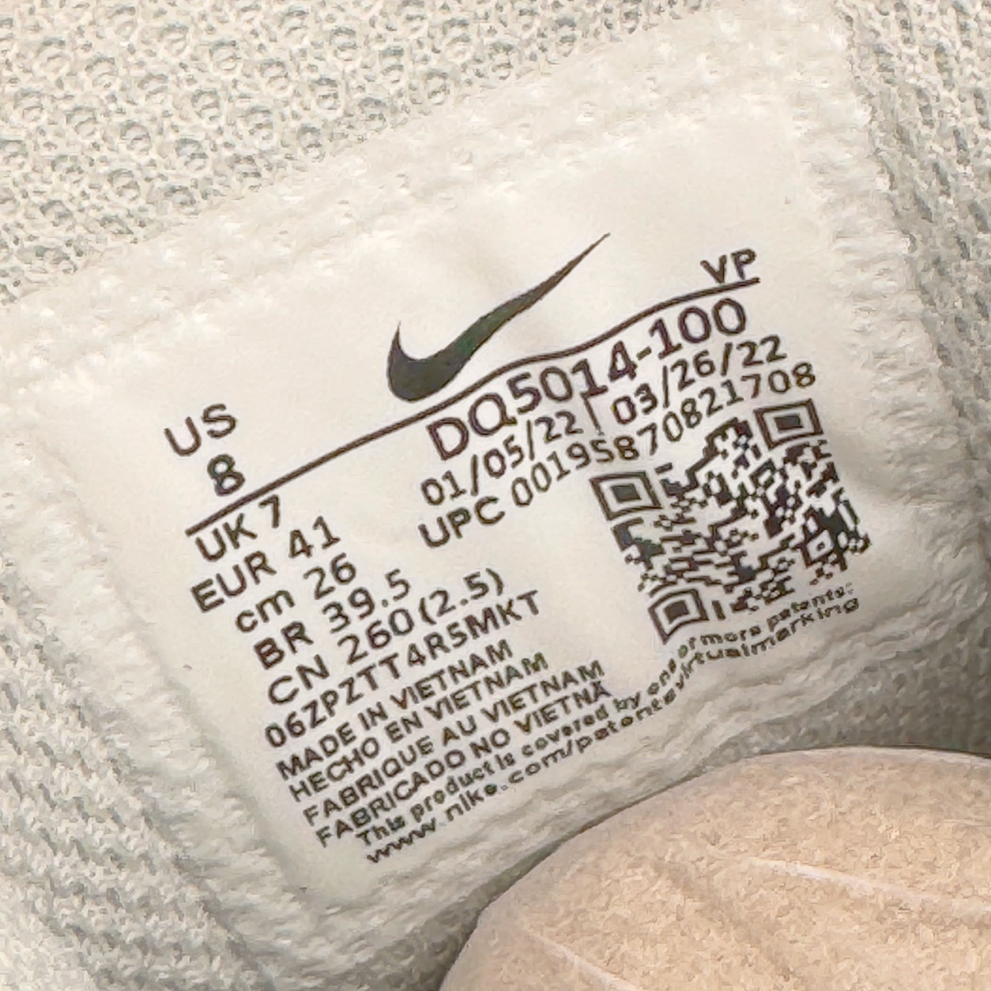 图片[11]-＃CK纯原 NK Air More Uptempo ’96 OG 皮蓬大AIR复古篮球鞋 DQ5014-100 以流行于街头的涂鸦文化为设计灵感 整体的设计风格夸张而充满魅力 厚实而充满质感的皮质鞋面两侧印刻了一对巨大的字母“AIR”独特炫酷的外观惊艳无比 尺码：36 36.5 37.5 38 38.5 39 40 40.5 41 42 42.5 43 44 44.5 45 46-选品中心