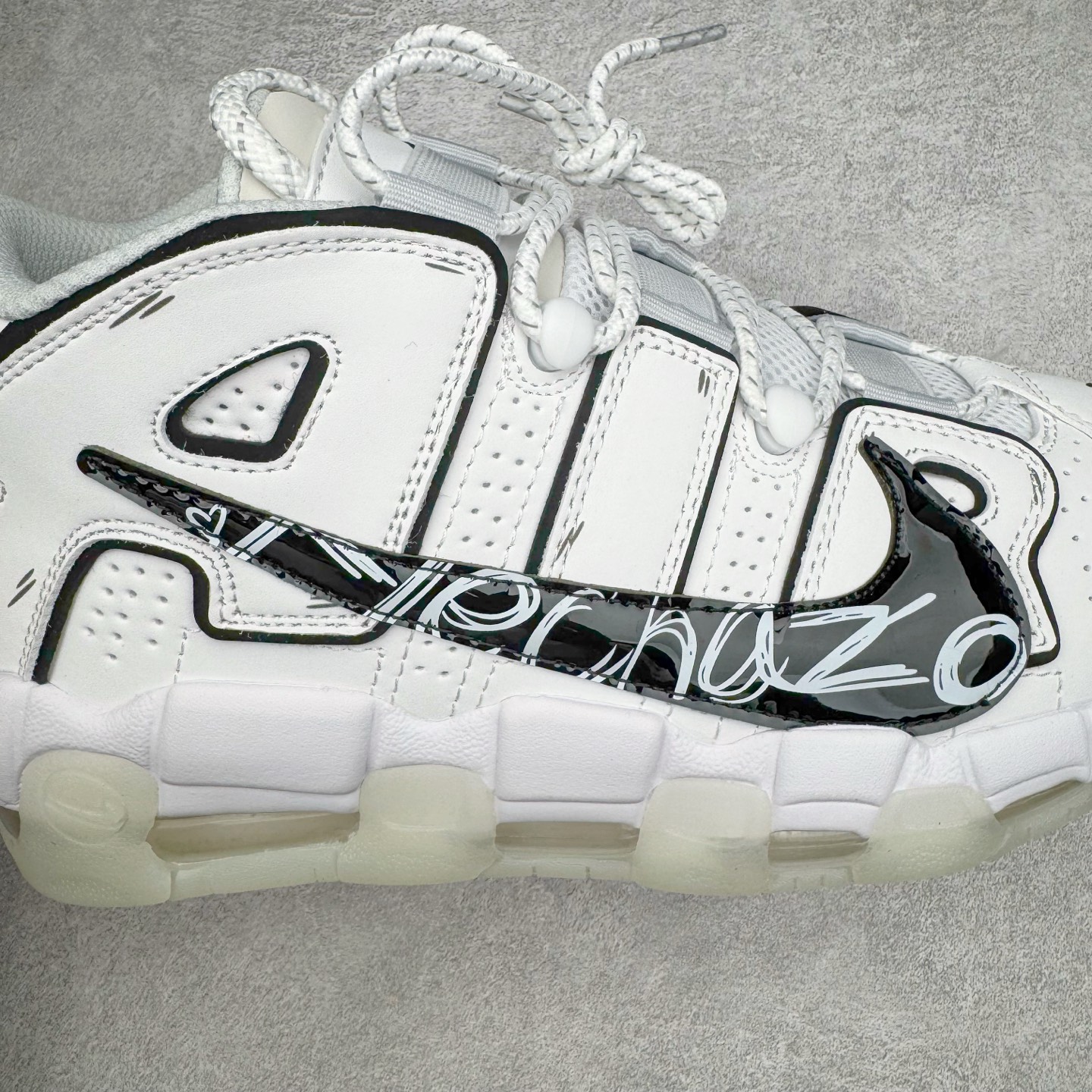 图片[14]-＃CK纯原 NK Air More Uptempo ’96 OG 皮蓬大AIR复古篮球鞋 DQ5014-100 以流行于街头的涂鸦文化为设计灵感 整体的设计风格夸张而充满魅力 厚实而充满质感的皮质鞋面两侧印刻了一对巨大的字母“AIR”独特炫酷的外观惊艳无比 尺码：36 36.5 37.5 38 38.5 39 40 40.5 41 42 42.5 43 44 44.5 45 46-选品中心
