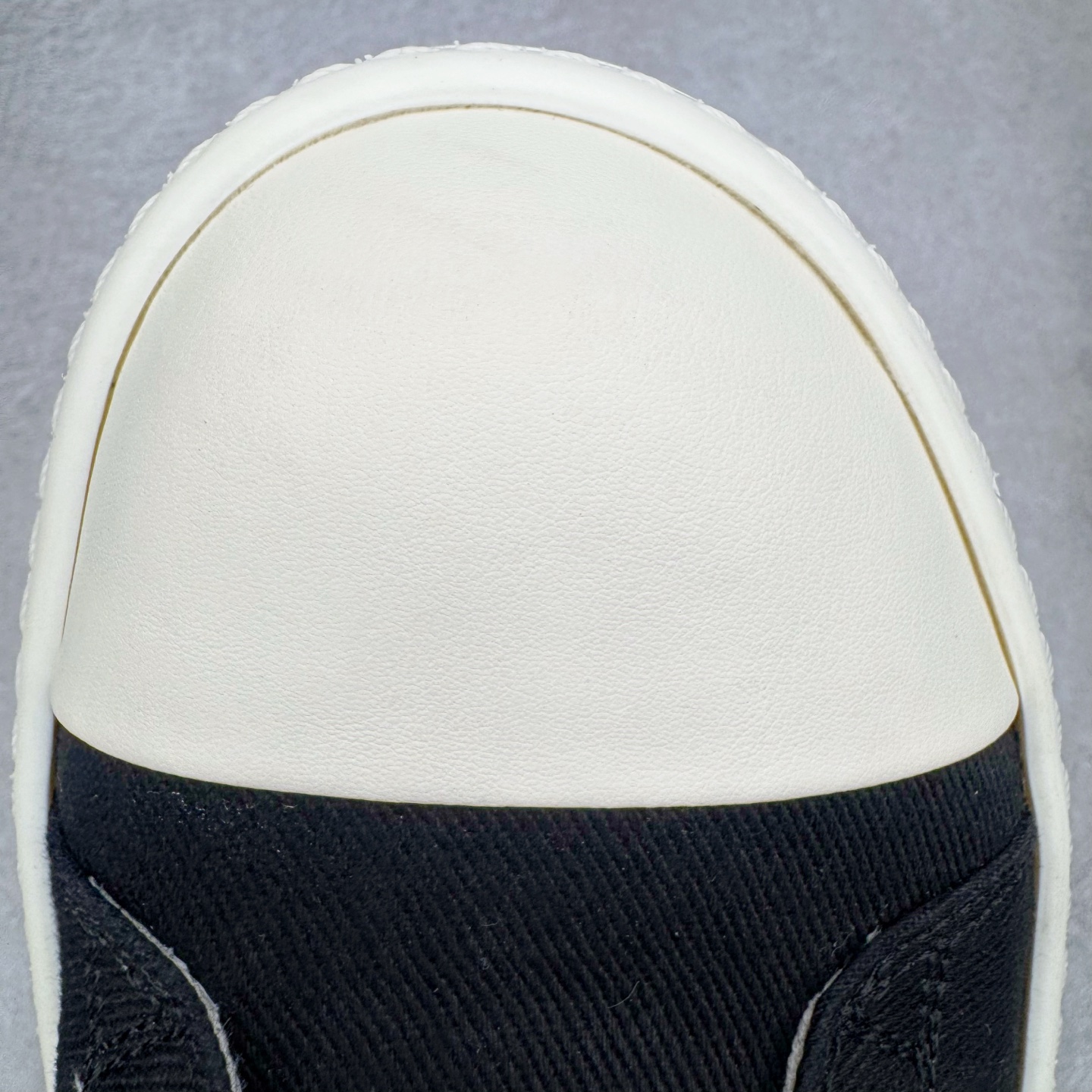 图片[17]-＃DG纯原 Rick Owens Drkshdw 瑞克·欧文斯低帮尼龙布时尚运动板鞋 厚底黑白 二级市场已经7K以上 平台客户随意卖四位数 RO广东原厂出品 纯原天花板 原版一比一复刻 冲正绝不翻车 还原度达到百分之98以上 原楦开发纸版版型 ZP拆解原版1：1复模裁片纸版 力求做到0错位 这样才能达到和zp一致的鞋型味道 采用进口cnc数控机床开发对版独家tpu奶香大底 区别于市场所有版本 zp同源定制尼龙布 达到和zp一致手感 原厂进口细纹布 万邦订购原厂高弹粉红色海绵 内里搭配软质细腻羊皮 TPU高密度大底 软硬度透光度高已经测试和原版一致 尺码：36 37 38 39 40 41 42 43 44 45 46-选品中心